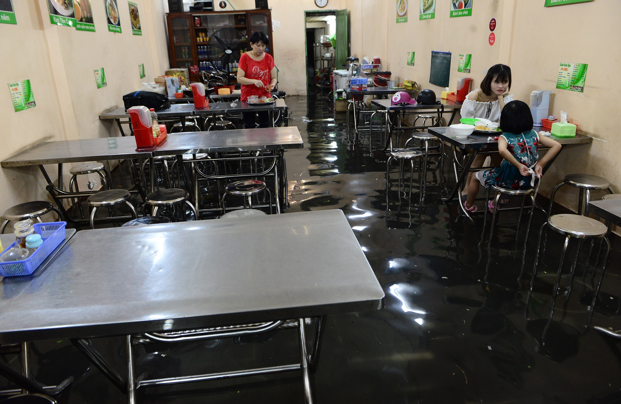 mua lon nhieu duong o Sai Gon ngap sau anh 11