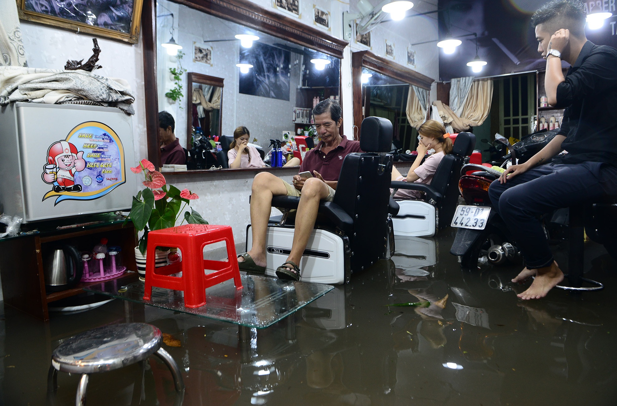 mua lon nhieu duong o Sai Gon ngap sau anh 13