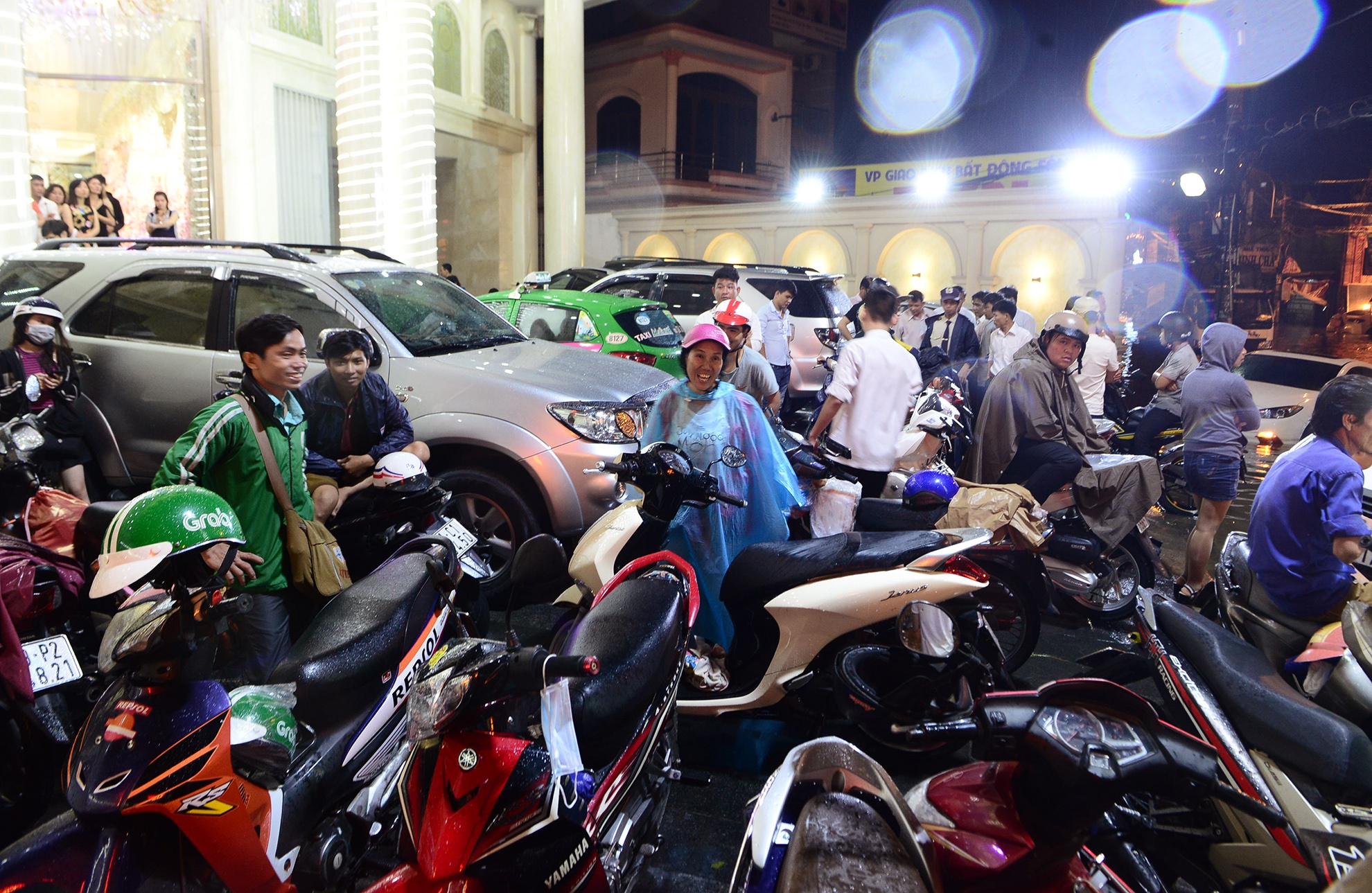 mua lon nhieu duong o Sai Gon ngap sau anh 15