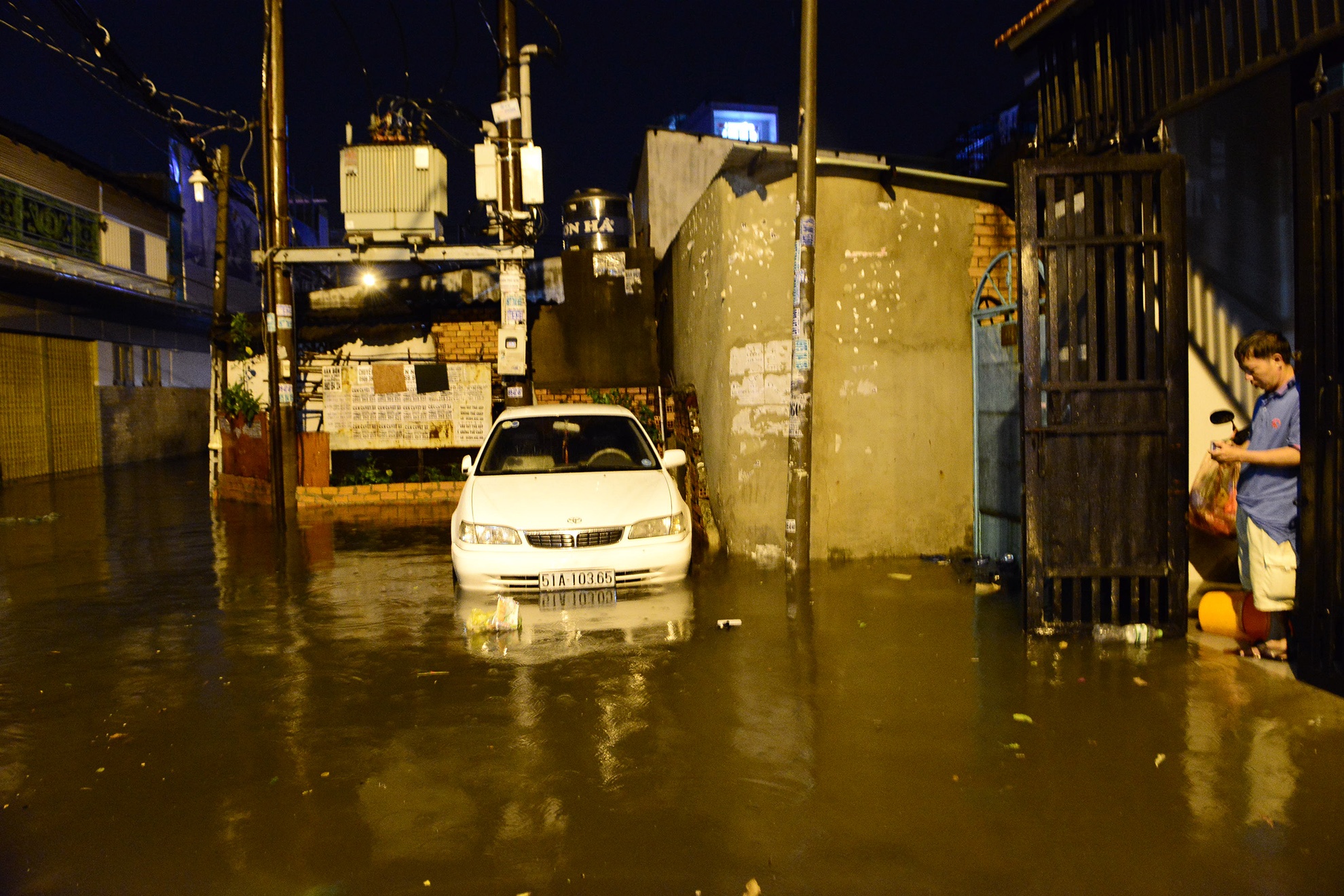 mua lon nhieu duong o Sai Gon ngap sau anh 17