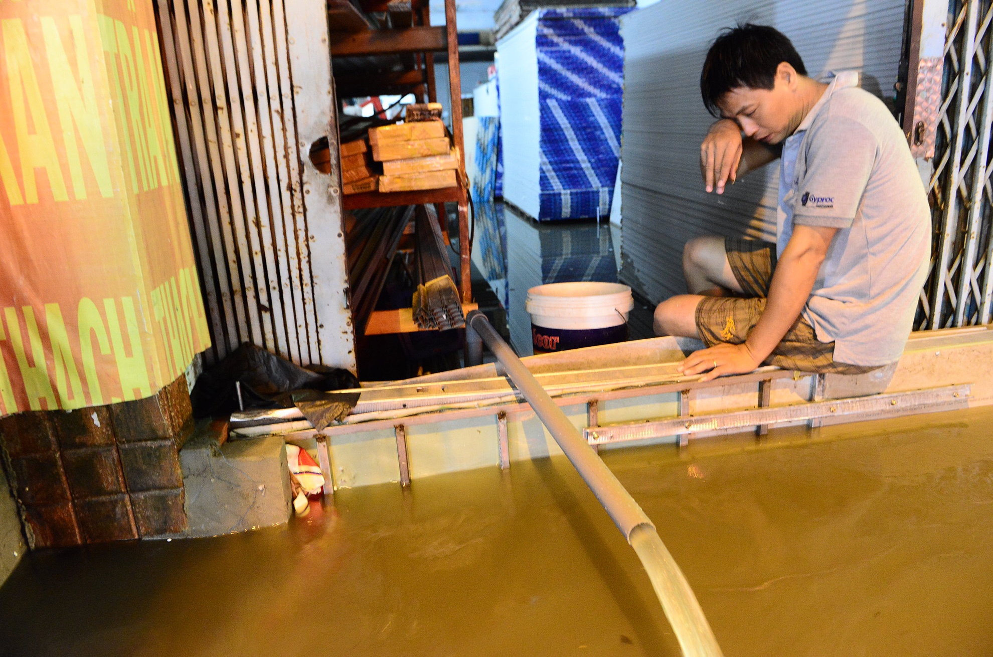 mua lon nhieu duong o Sai Gon ngap sau anh 10