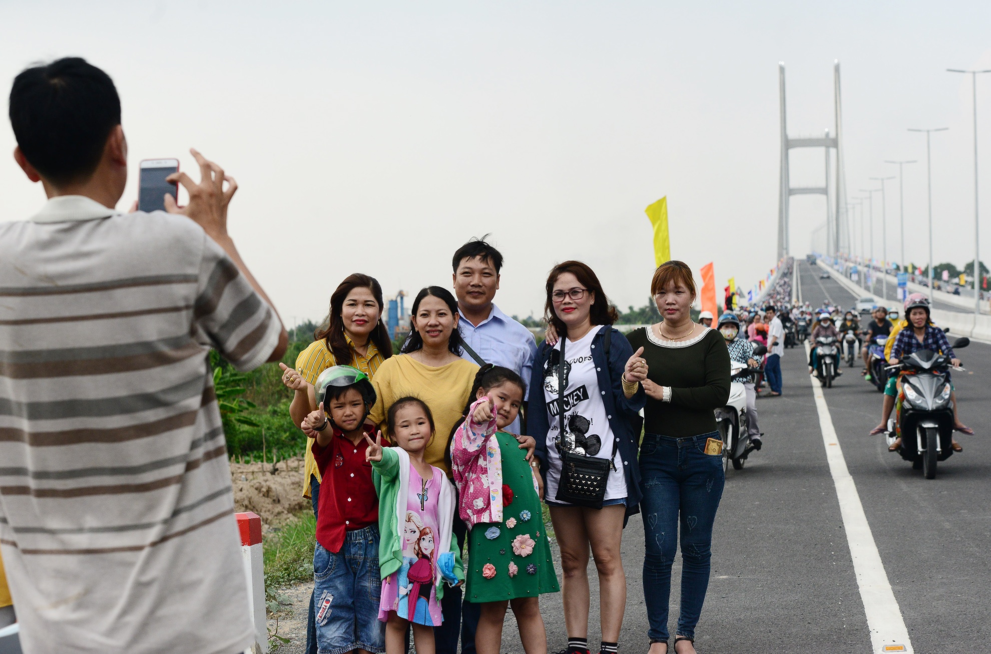 hang nghin nguoi mien Tay dao cau Cao Lanh anh 12