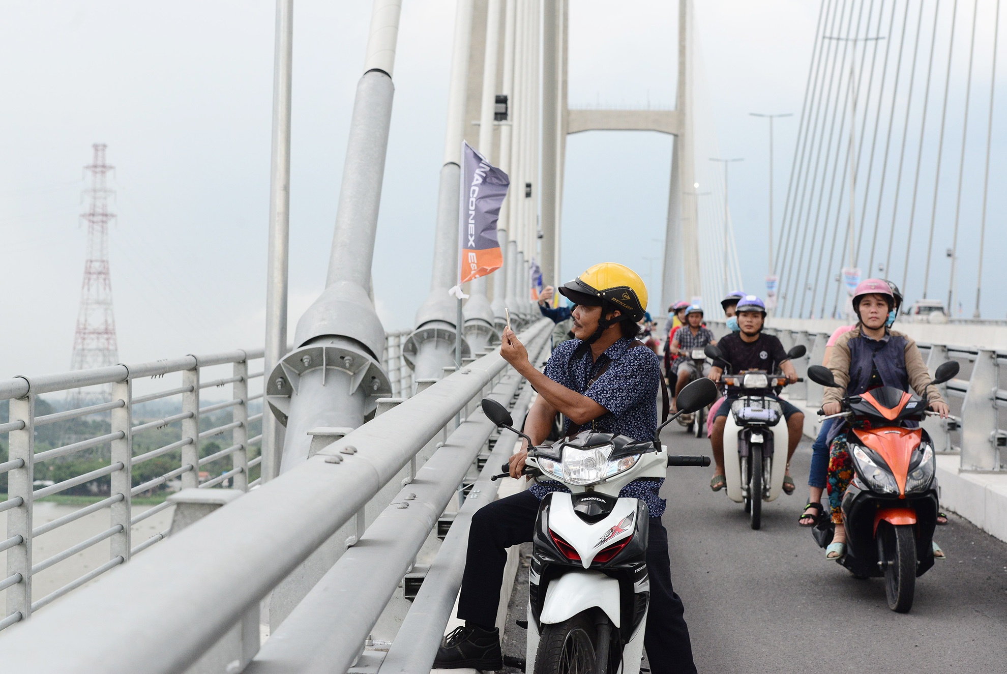 hang nghin nguoi mien Tay dao cau Cao Lanh anh 14