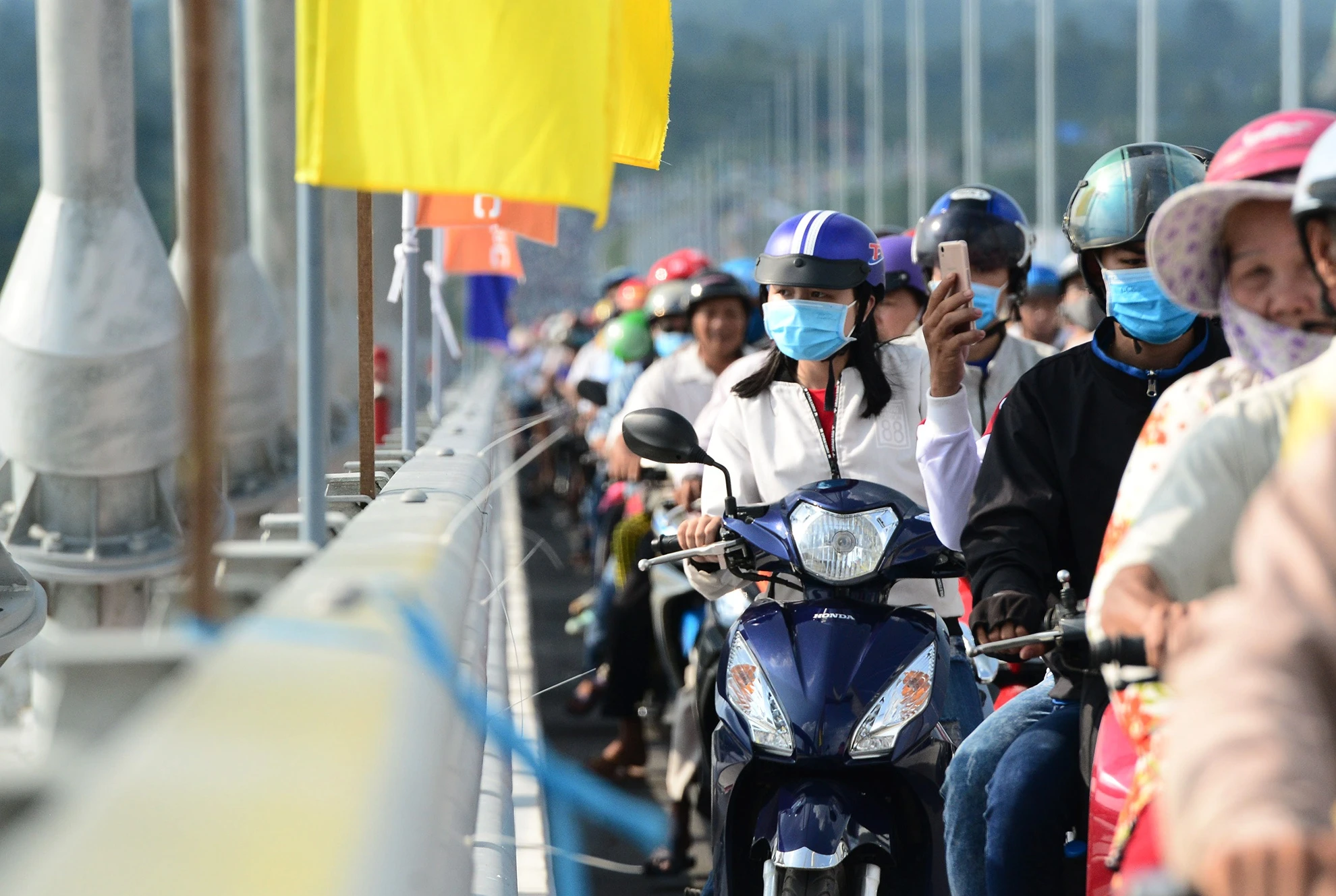 hang nghin nguoi mien Tay dao cau Cao Lanh anh 8