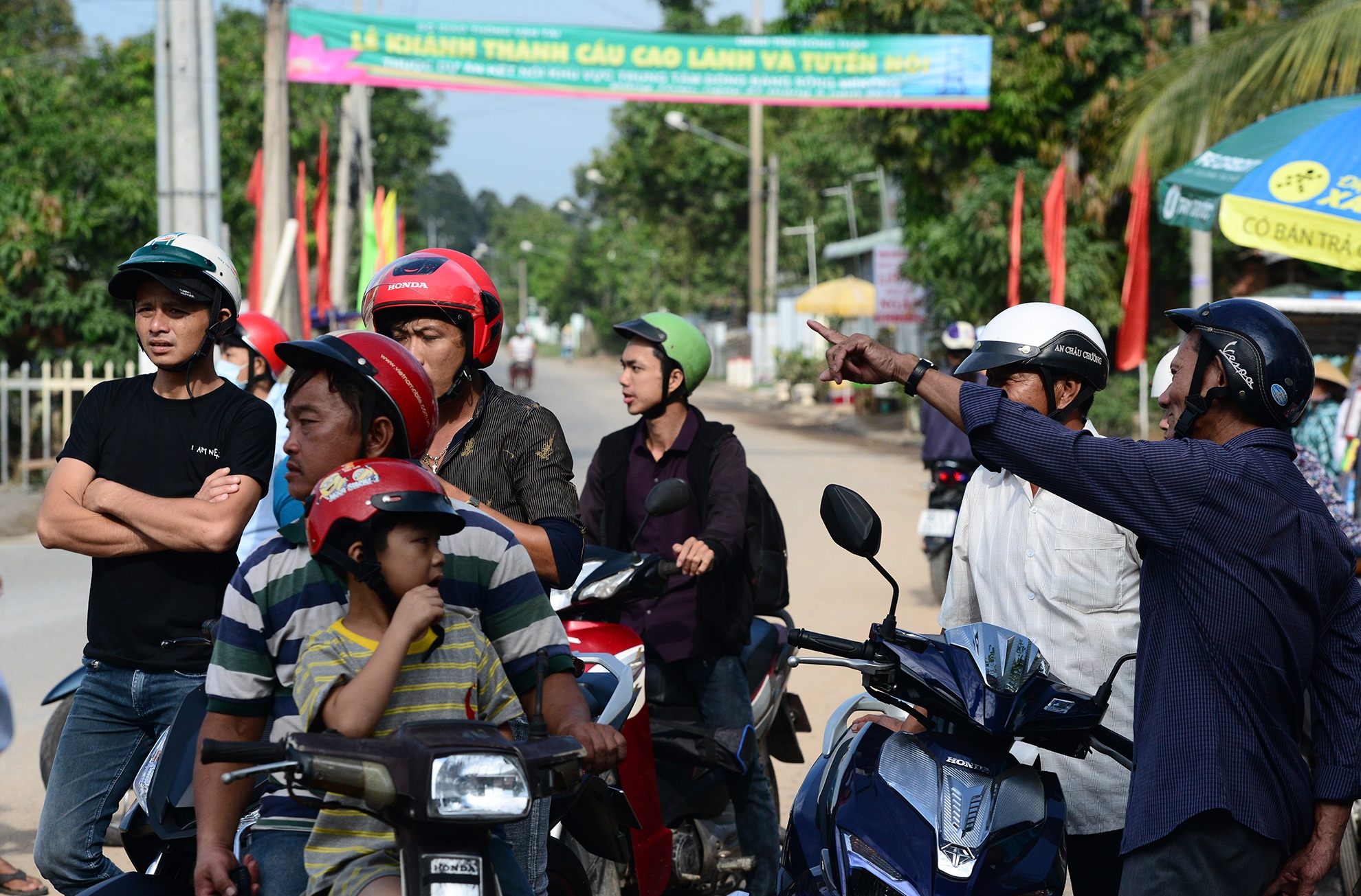 nguoi mien Tay hao huc xem khanh thanh cau anh 3