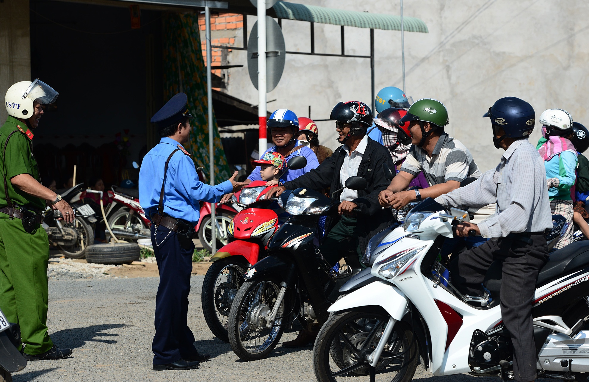 nguoi mien Tay hao huc xem khanh thanh cau anh 4