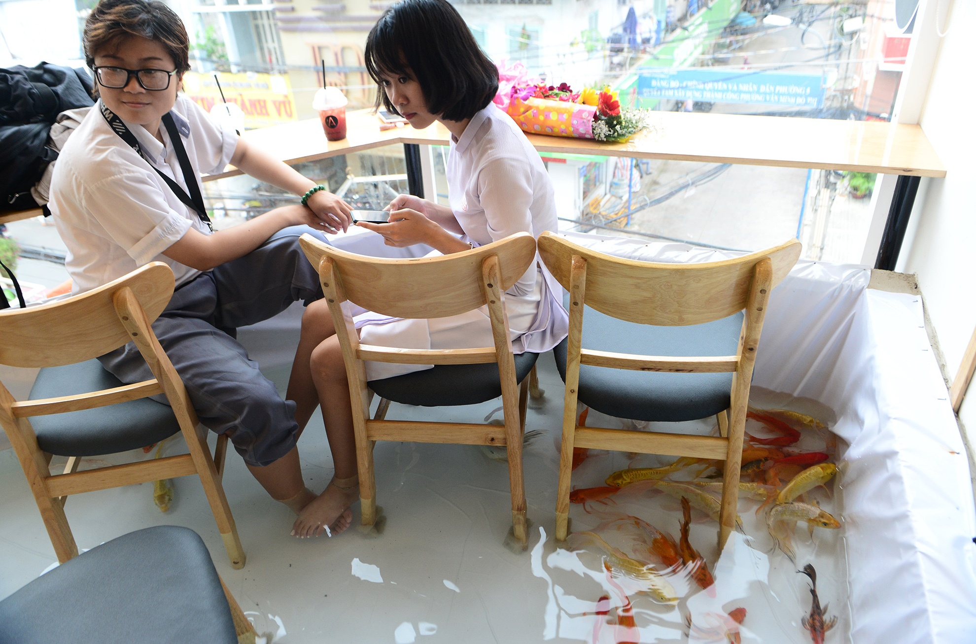 vua uong ca phe vua ngam ca boi loi o Sai Gon anh 3