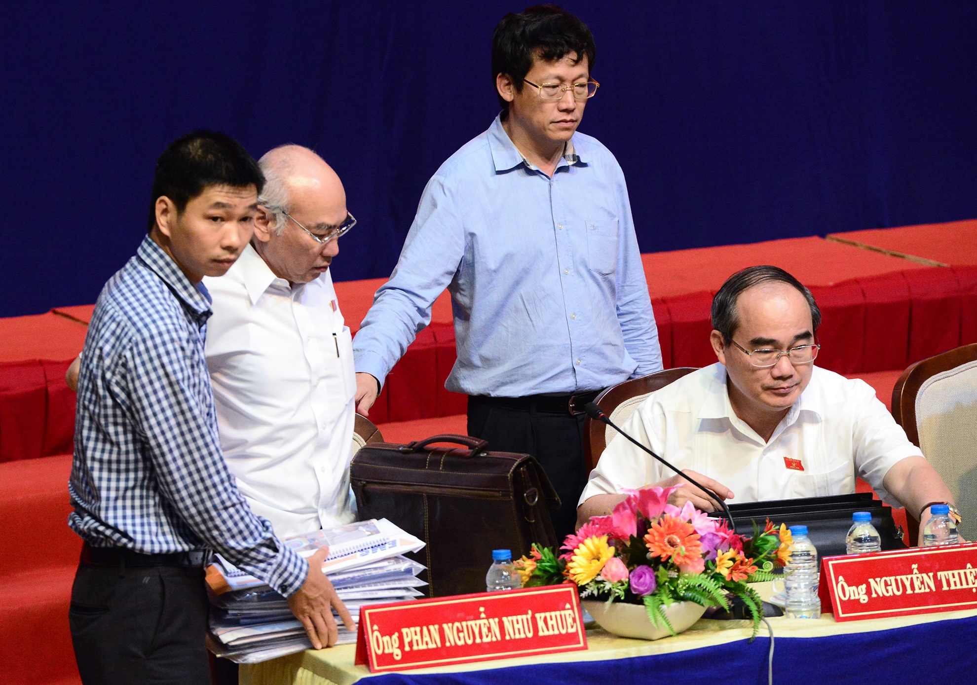 6 gio gap dai bieu quoc hoi cua ba con Thu Thiem anh 16