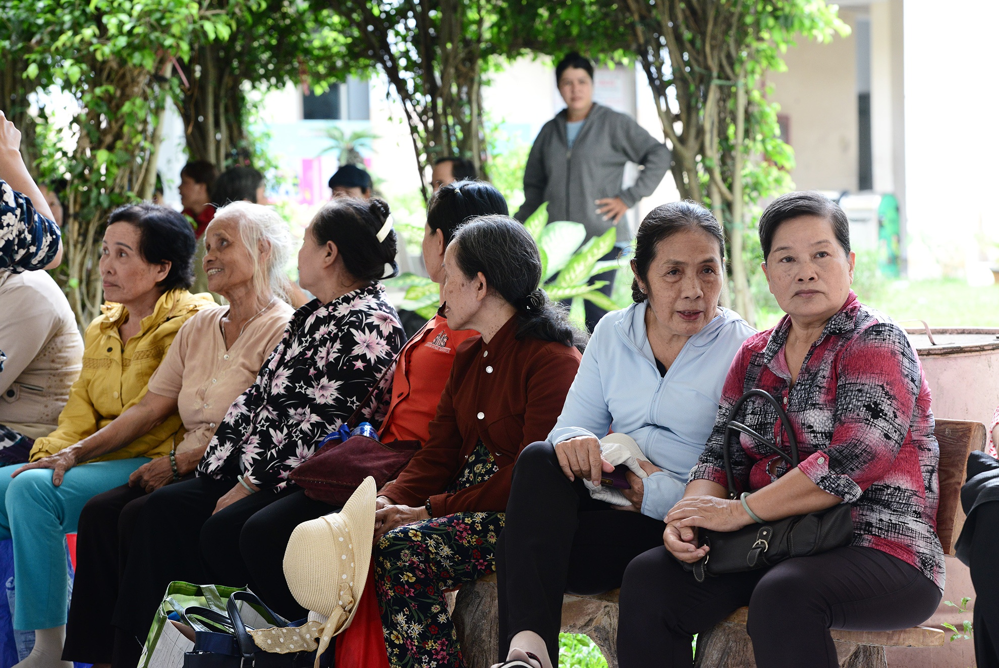 6 gio gap dai bieu quoc hoi cua ba con Thu Thiem anh 1