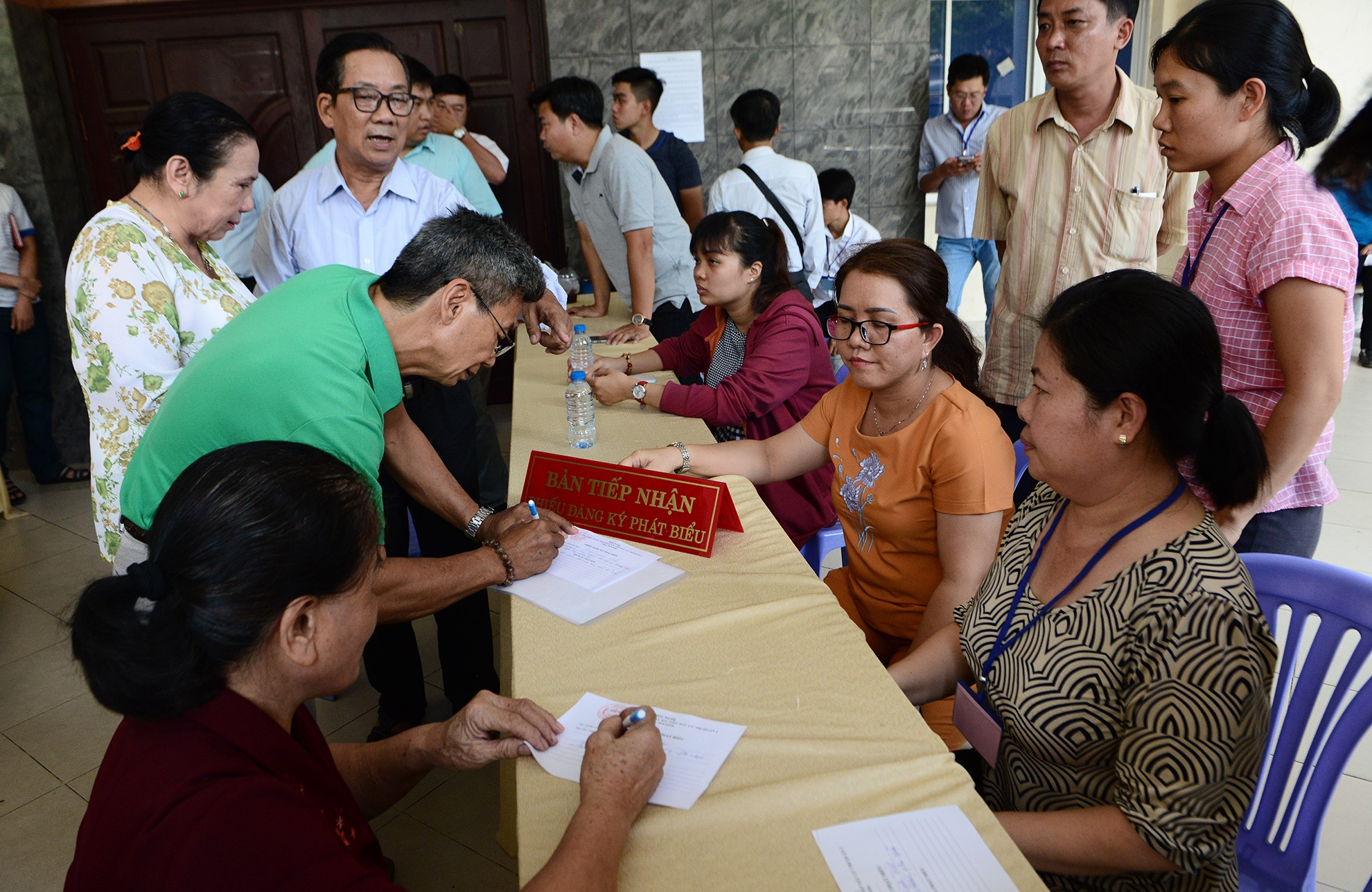 6 gio gap dai bieu quoc hoi cua ba con Thu Thiem anh 2