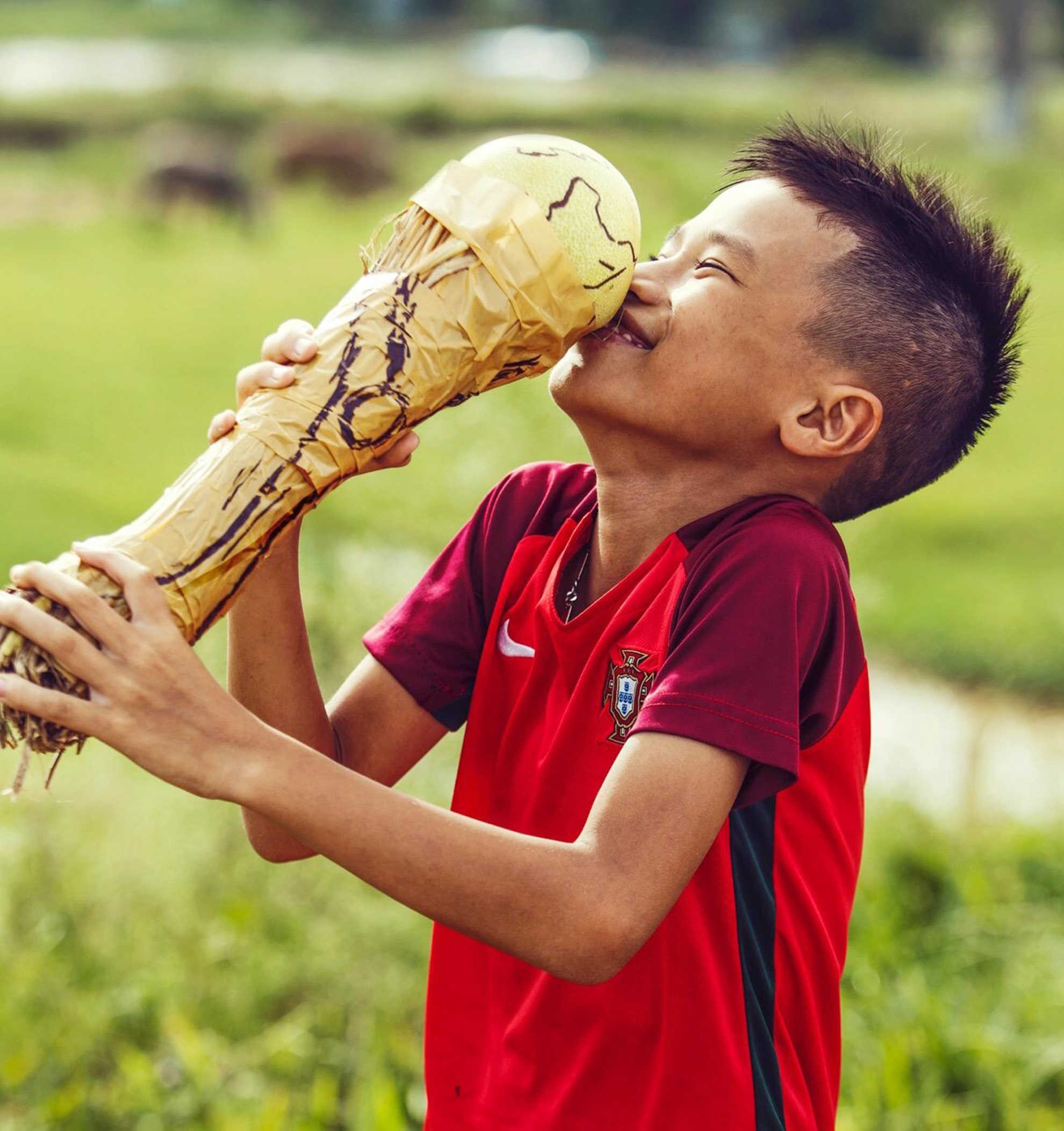 tre em va bong tai cuoc thi anh Song cung Worl Cup anh 13