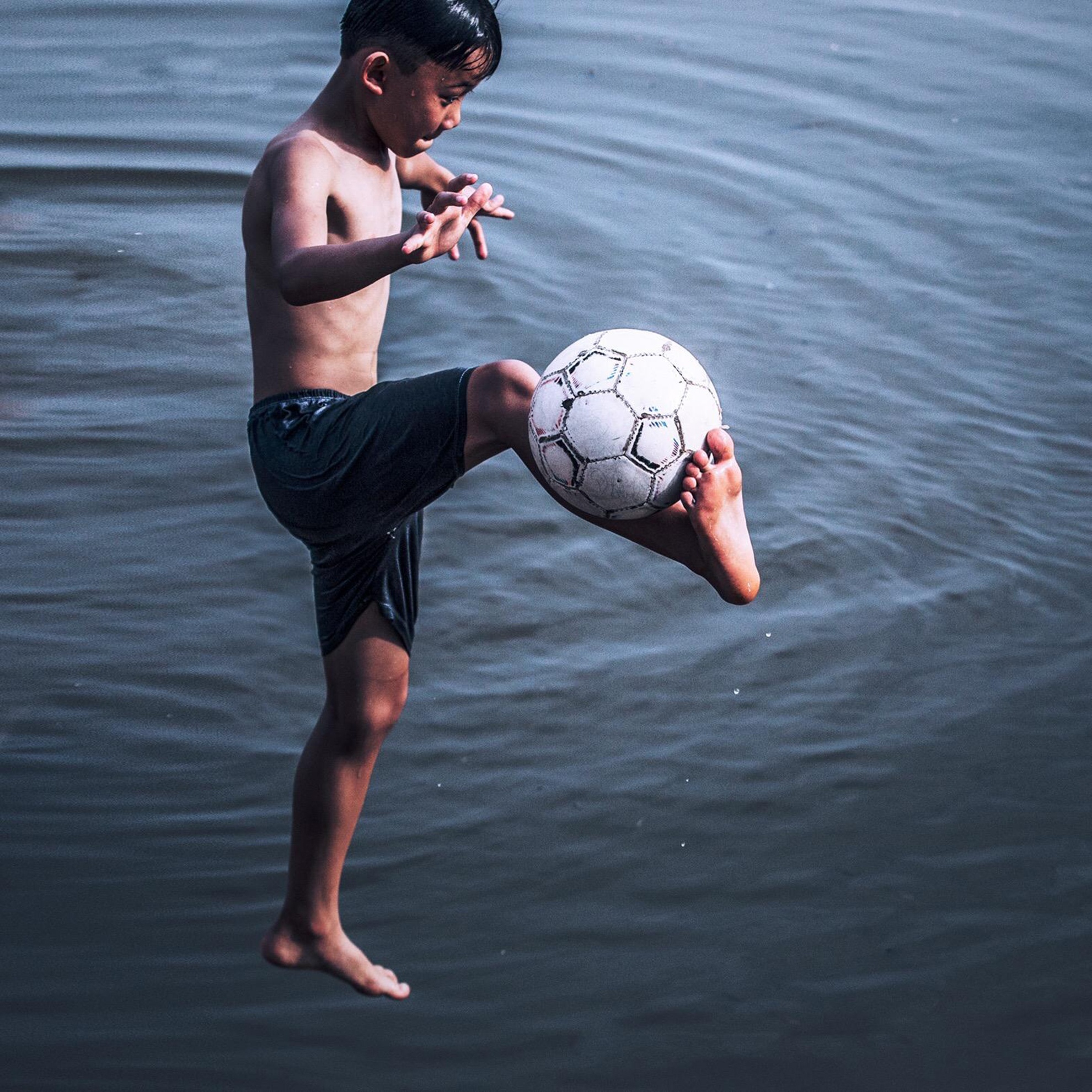 tre em va bong tai cuoc thi anh Song cung Worl Cup anh 4