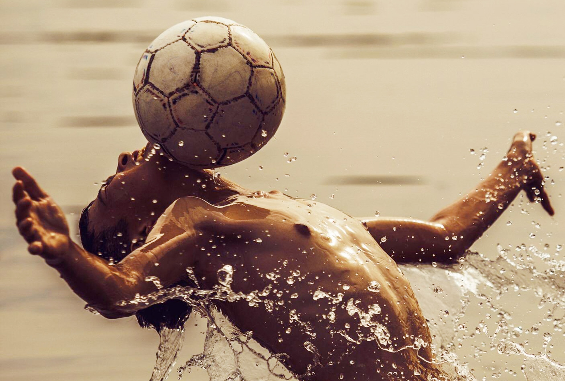 Tre em lam xiec voi trai bong tai cuoc thi anh 'Song cung World Cup' hinh anh