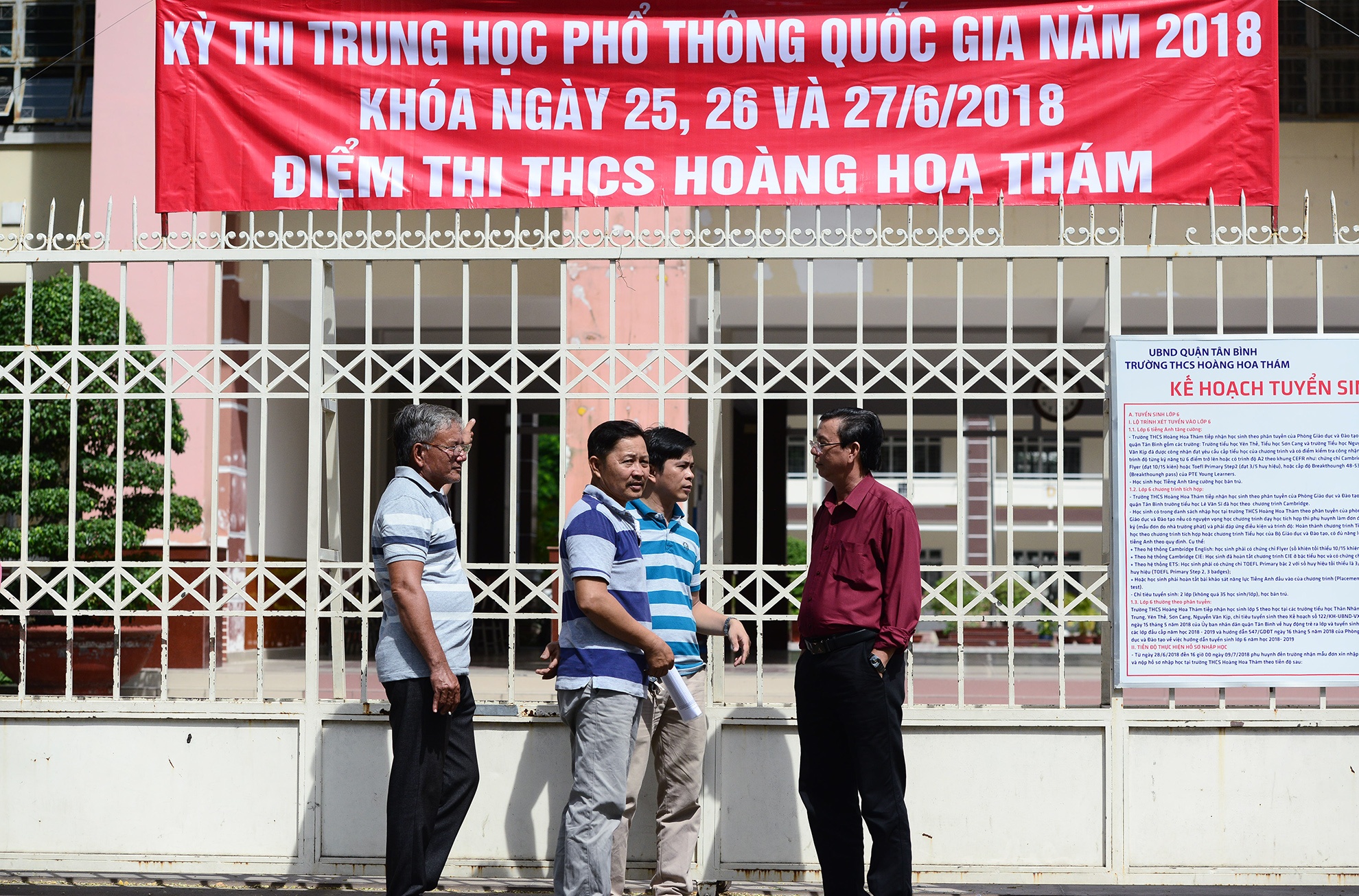 thi sinh,  phu huynh Sai Gon rang ngoi ngay thi anh 9