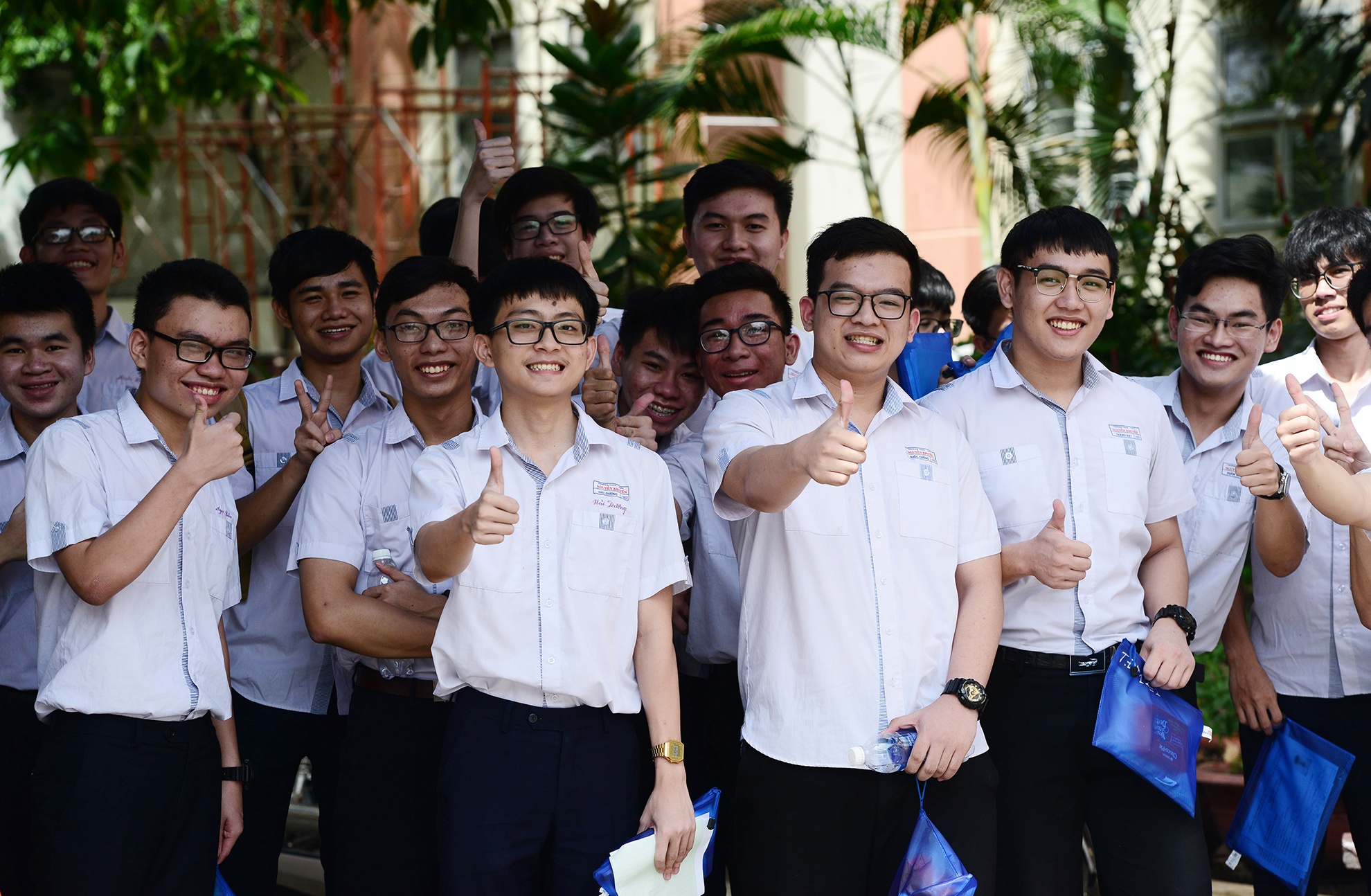 thi sinh,  phu huynh Sai Gon rang ngoi ngay thi anh 11