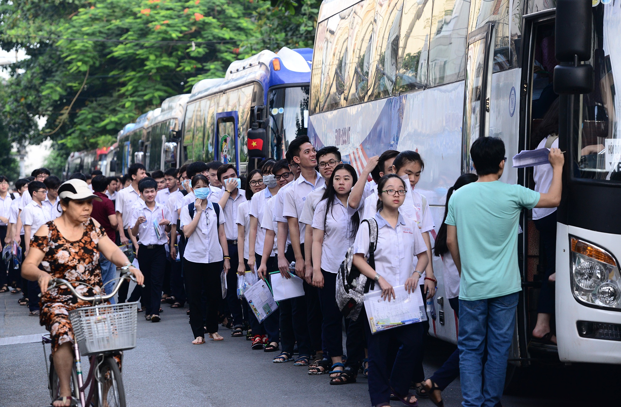 thi sinh,  phu huynh Sai Gon rang ngoi ngay thi anh 1