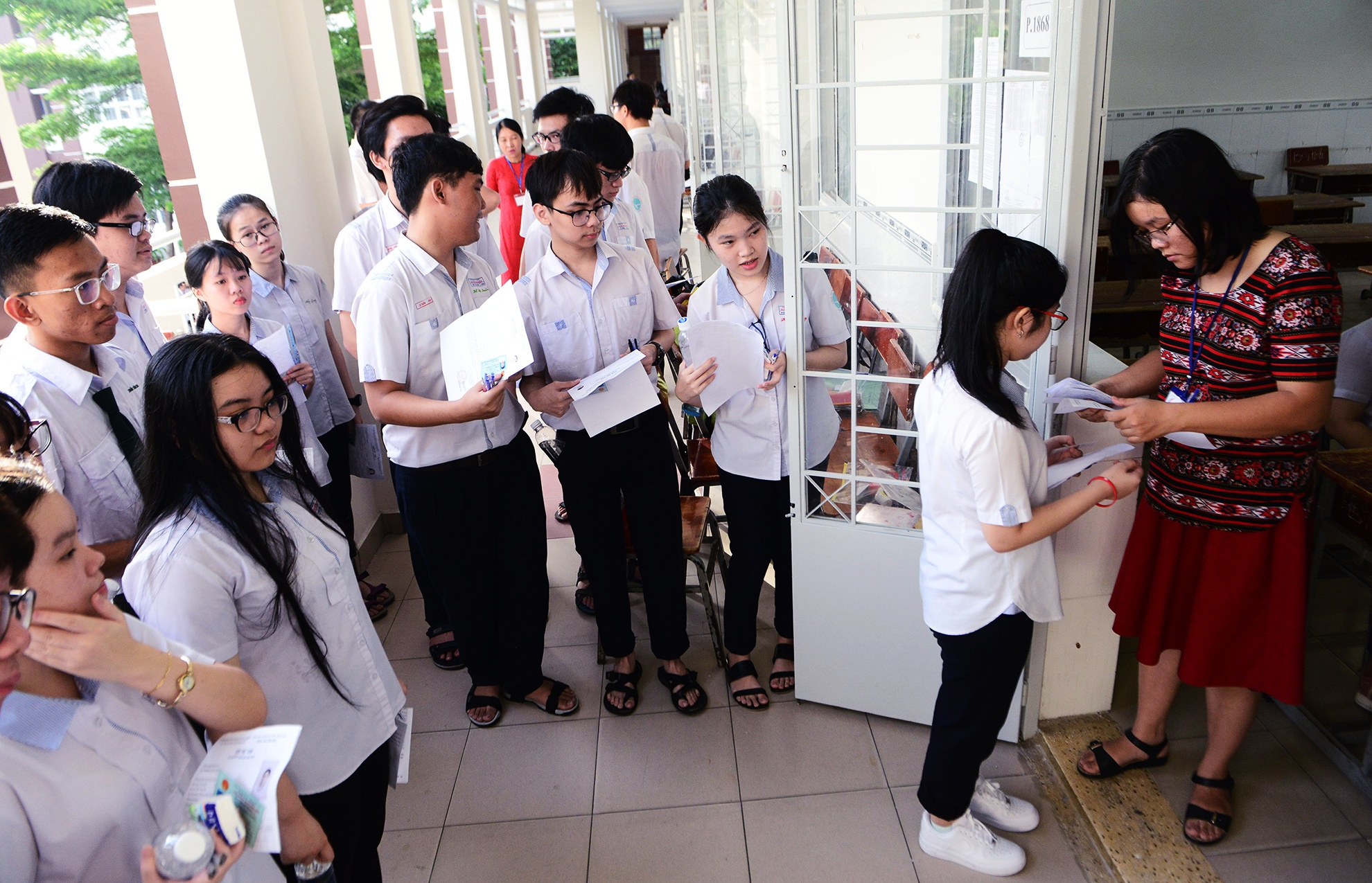 thi sinh,  phu huynh Sai Gon rang ngoi ngay thi anh 5