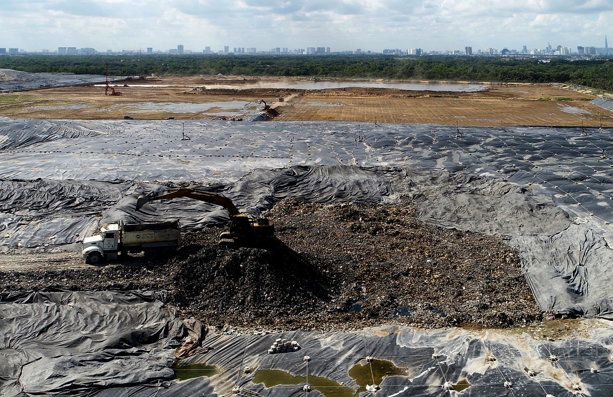 Bai rac Da Phuoc sau 2 nam boc mui hoi o Sai Gon anh 9