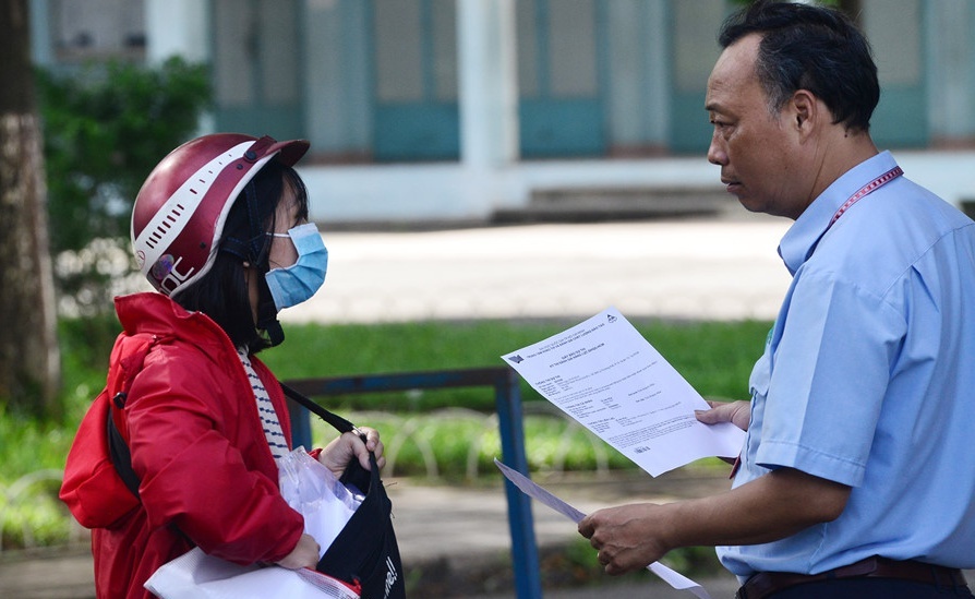 Thi danh gia nang luc vao DH Quoc gia TP.HCM: Nhieu thi sinh den muon hinh anh