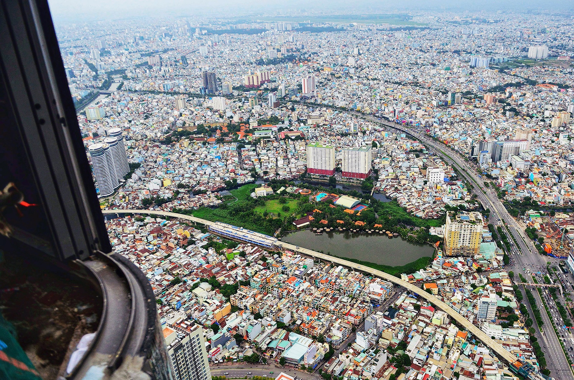 Sài Gòn nhìn từ đỉnh tòa nhà cao nhất Việt Nam ảnh 19 Sai Gon nhin tu dinh toa nha cao nhat Viet Nam anh 19