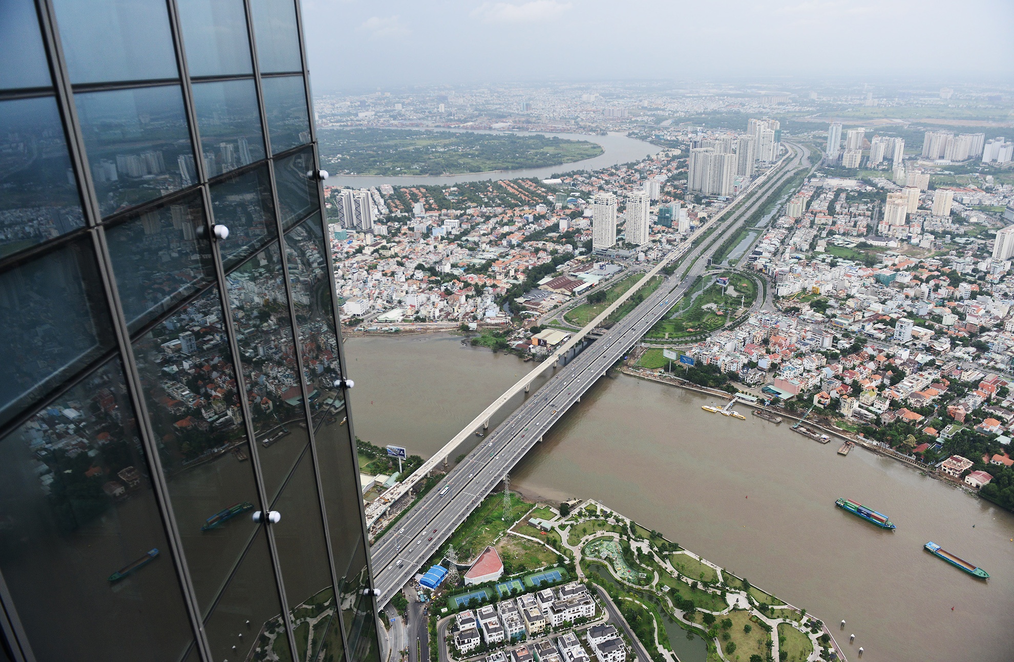 canh thi cong tren dinh toa nha cao nhat Viet Nam anh 16