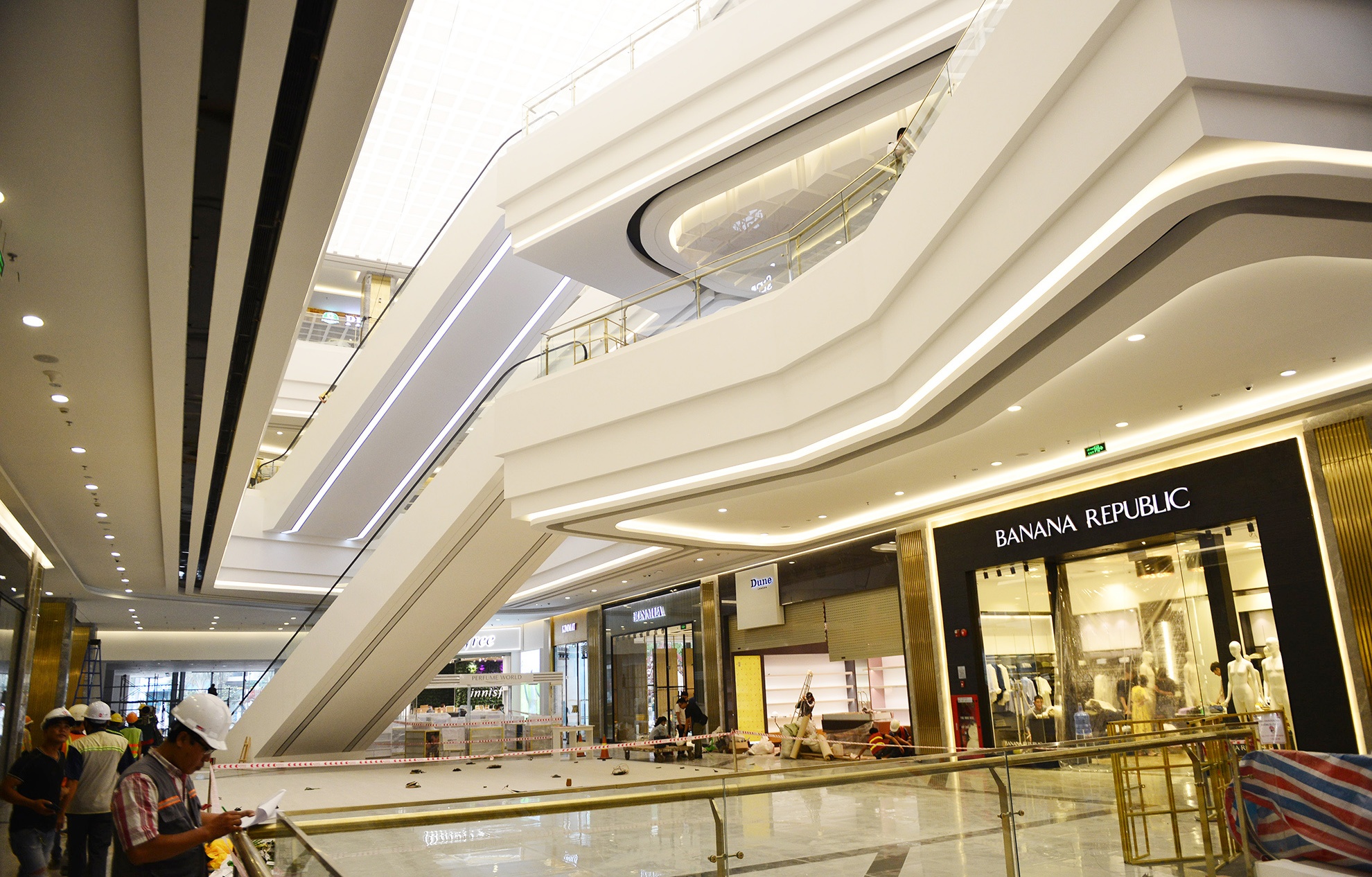 Co gi ben trong khu mua sam o toa nha cao nhat Viet Nam? hinh anh