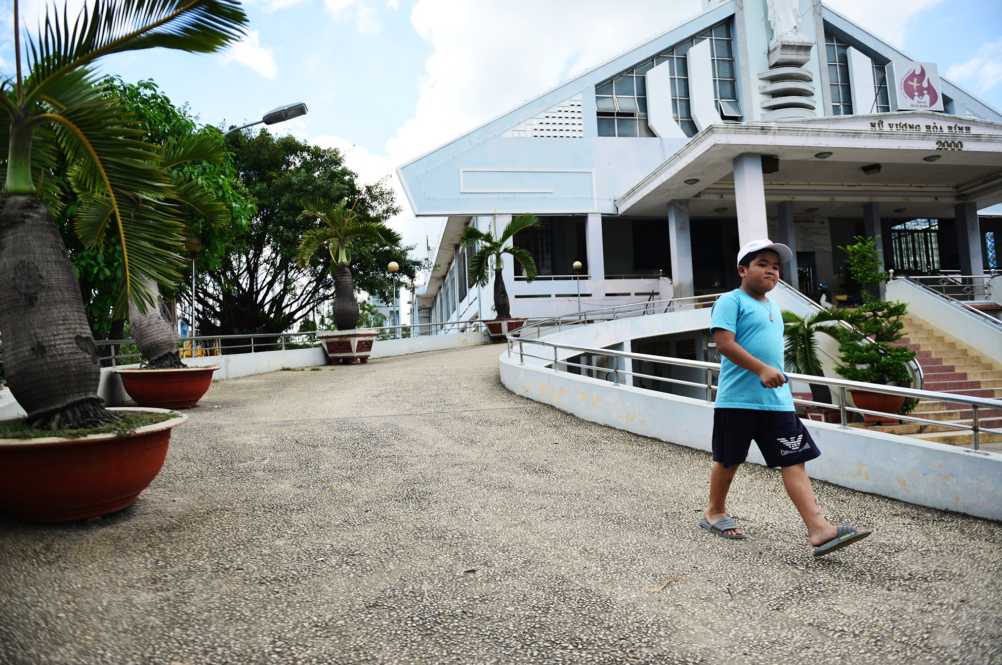 Than den nang nha tho nang 5.500 tan anh 14