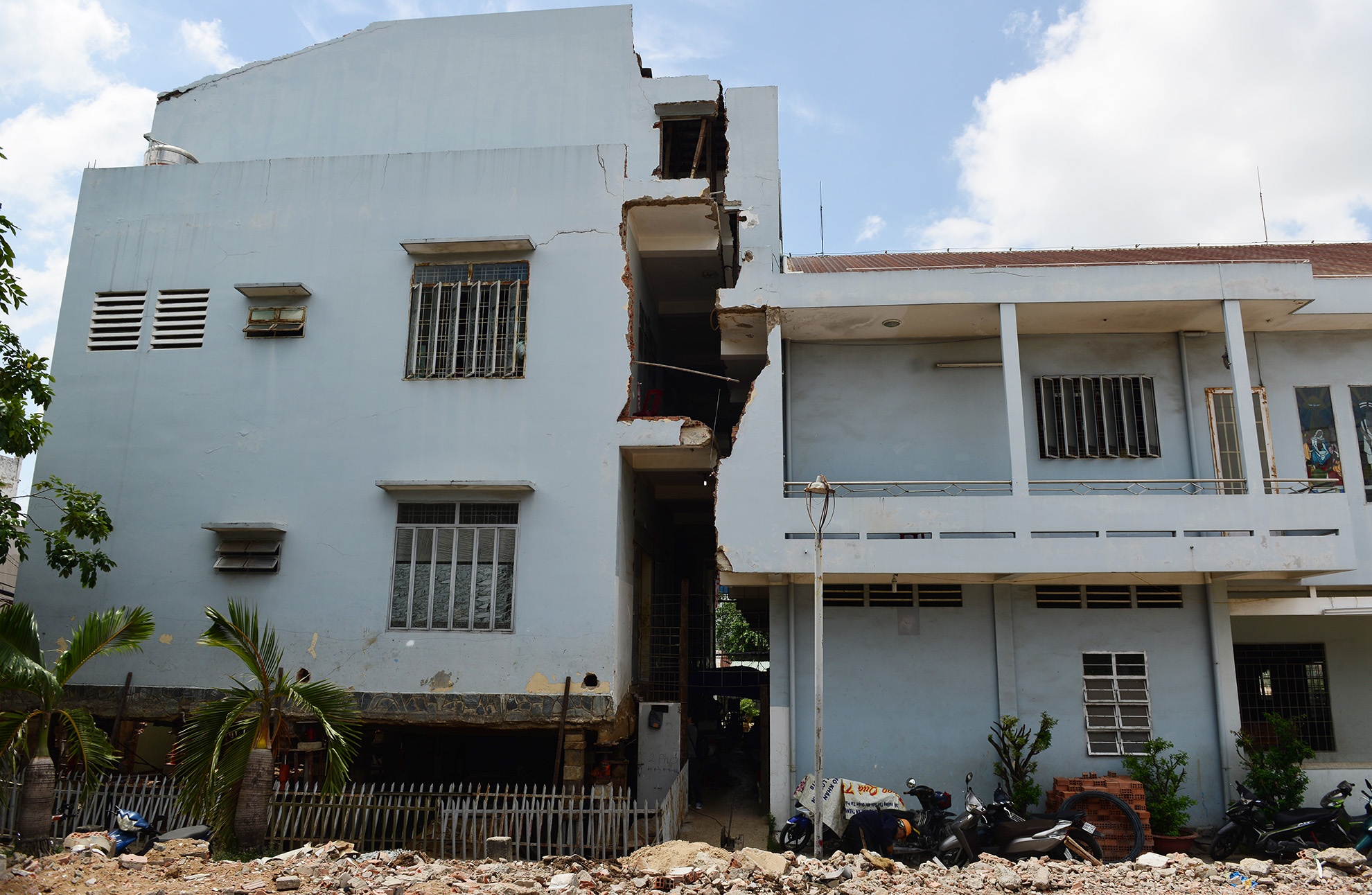 Than den nang nha tho nang 5.500 tan anh 3