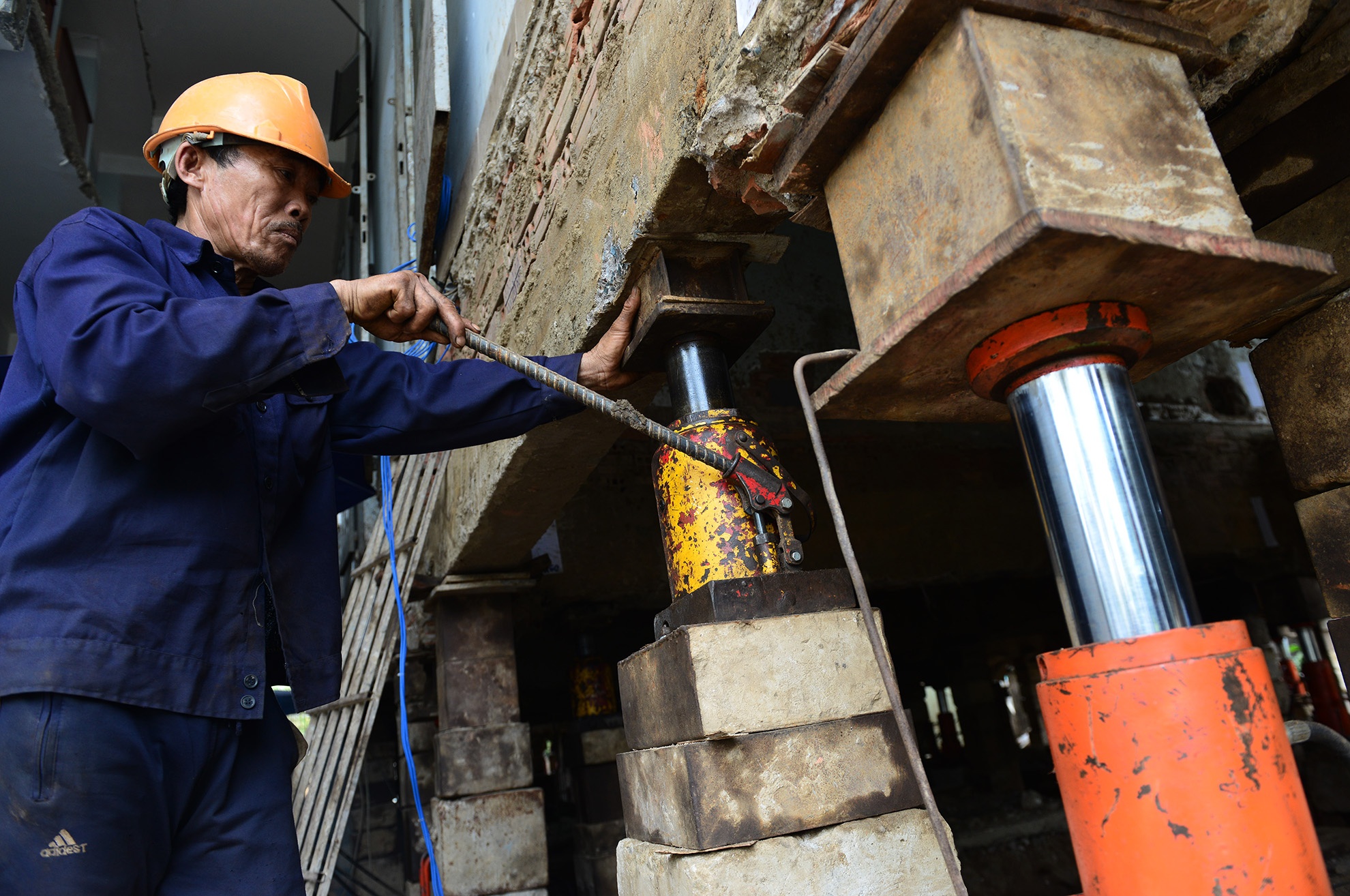 Than den nang nha tho nang 5.500 tan anh 4