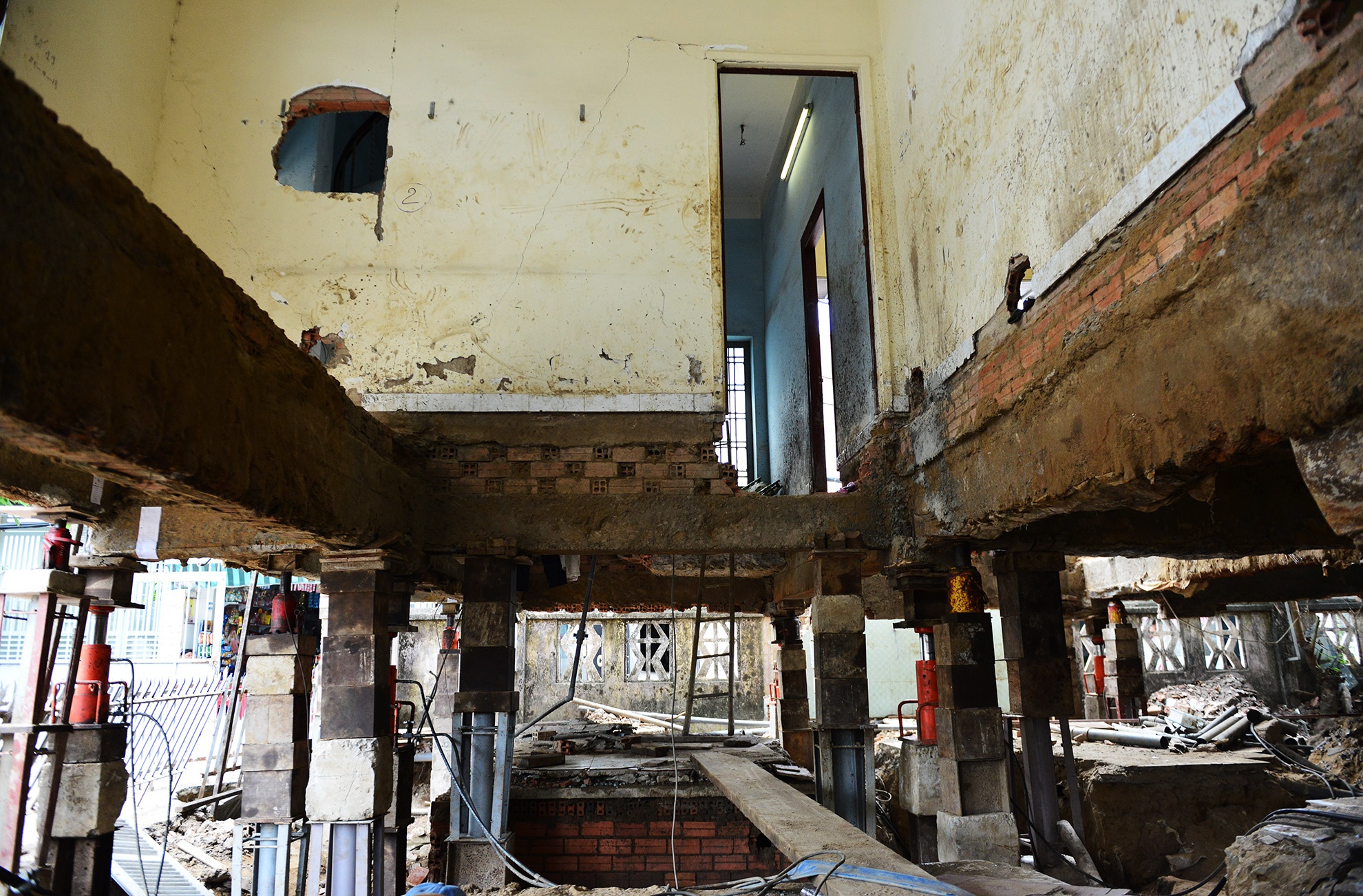 Than den nang nha tho nang 5.500 tan anh 8