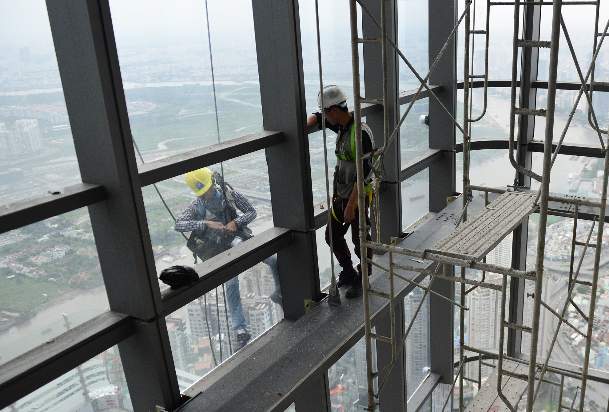 Chuyen tren noc toa thap cao nhat Viet Nam anh 3