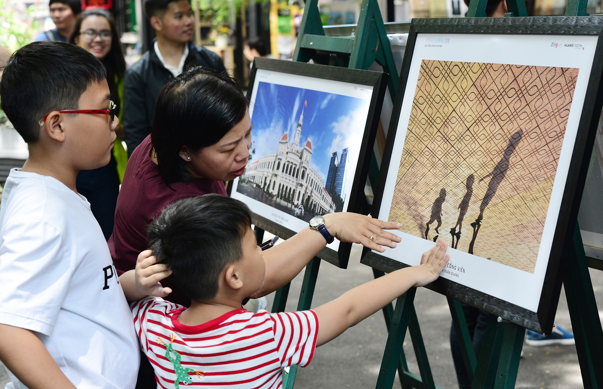 Le trao giai va trien lam anh TP.HCM 2018 tai Duong sach Sai Gon hinh anh