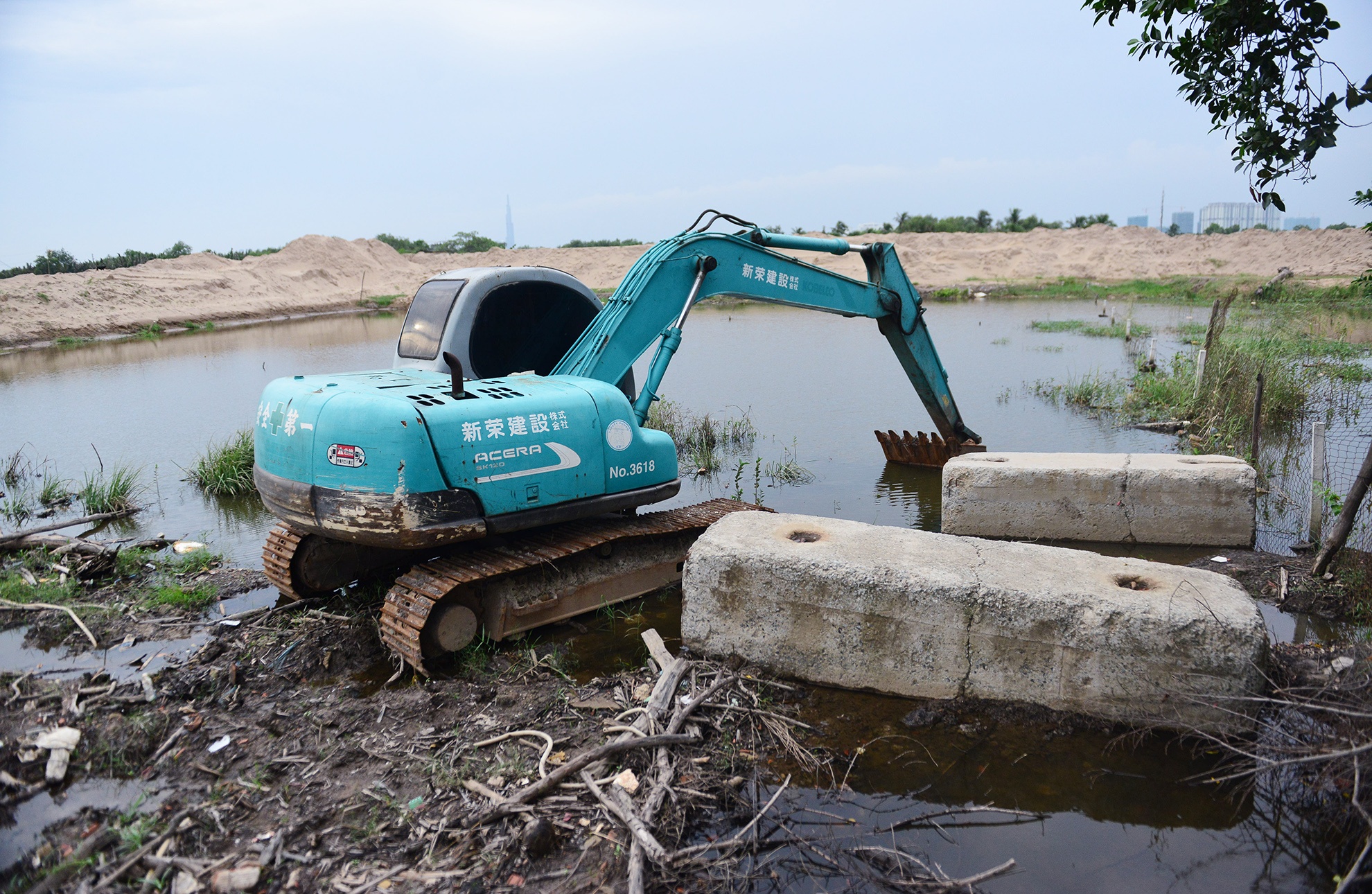 Ben trong du an treo lien quan den rapper Tien Dat anh 8
