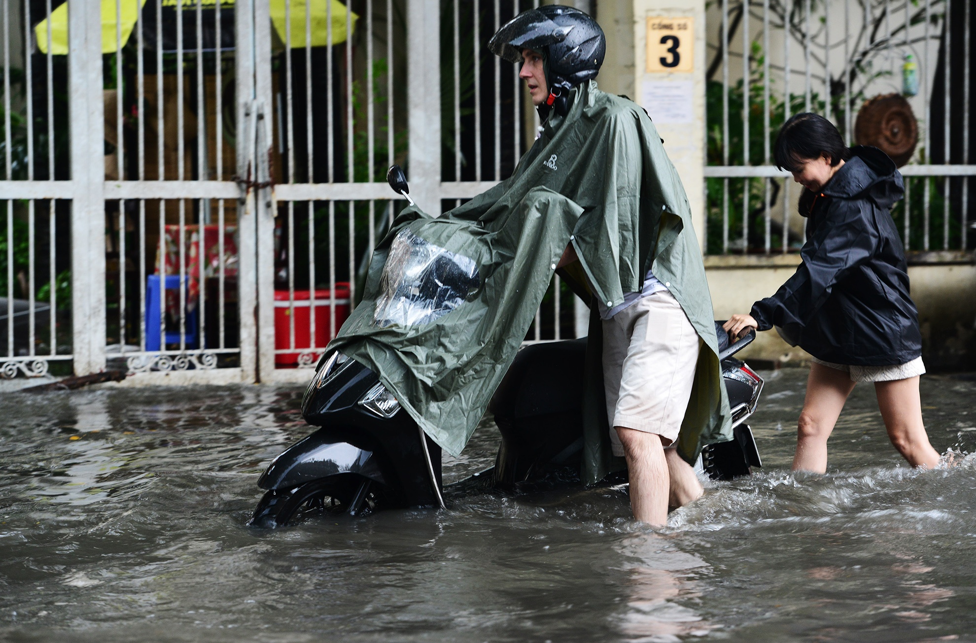 Mua ngap khu nha giau o Sai Gon anh 2
