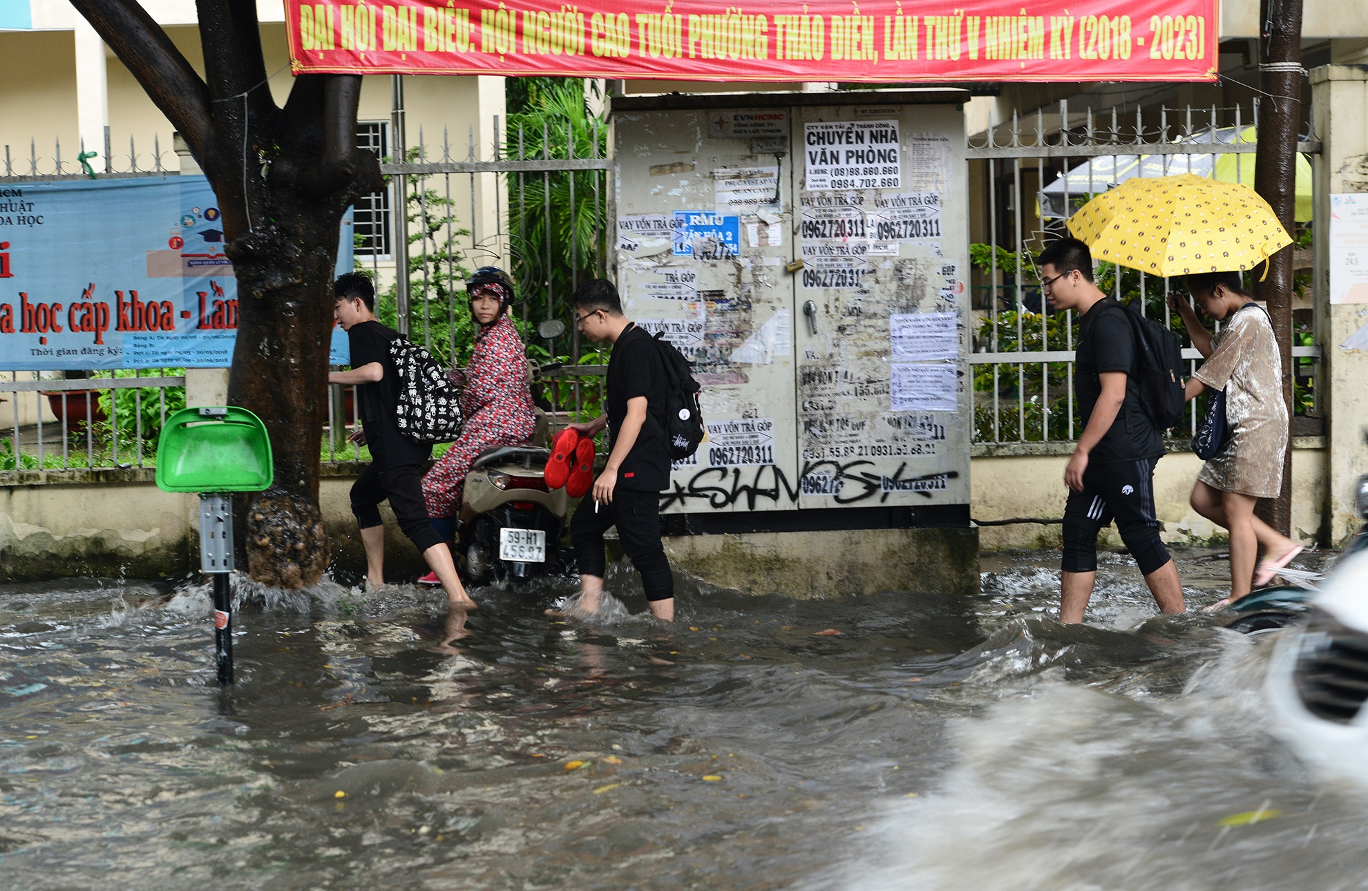 Mua ngap khu nha giau o Sai Gon anh 3