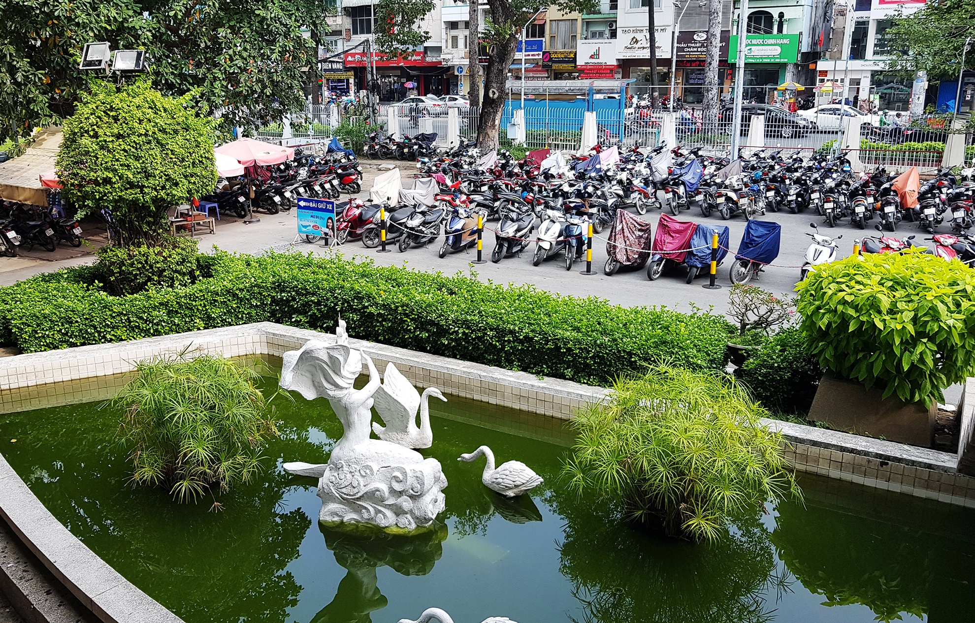 hien trang cac nha hat o TP.HCM hien nay anh 11