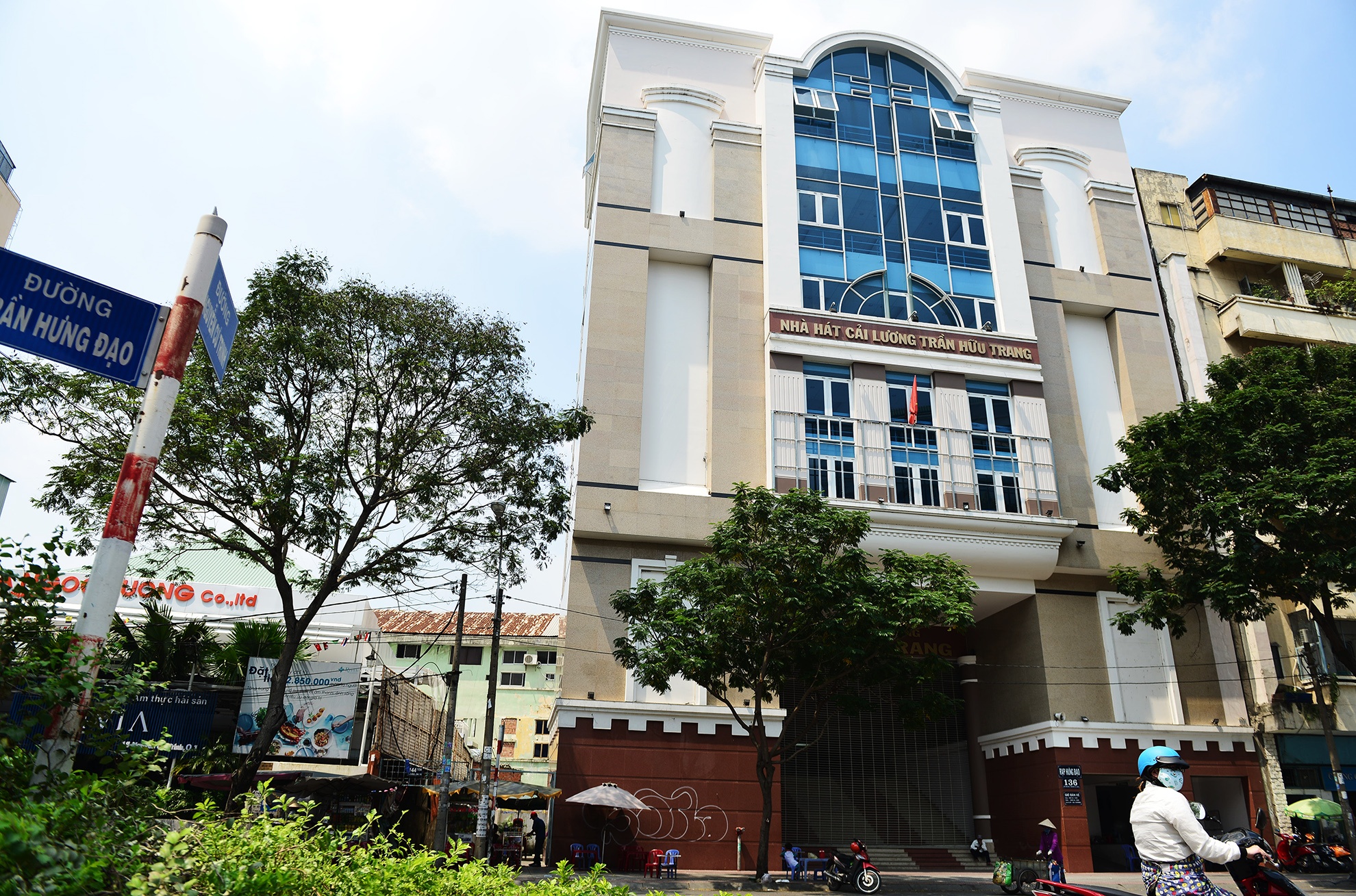 hien trang cac nha hat o TP.HCM hien nay anh 17