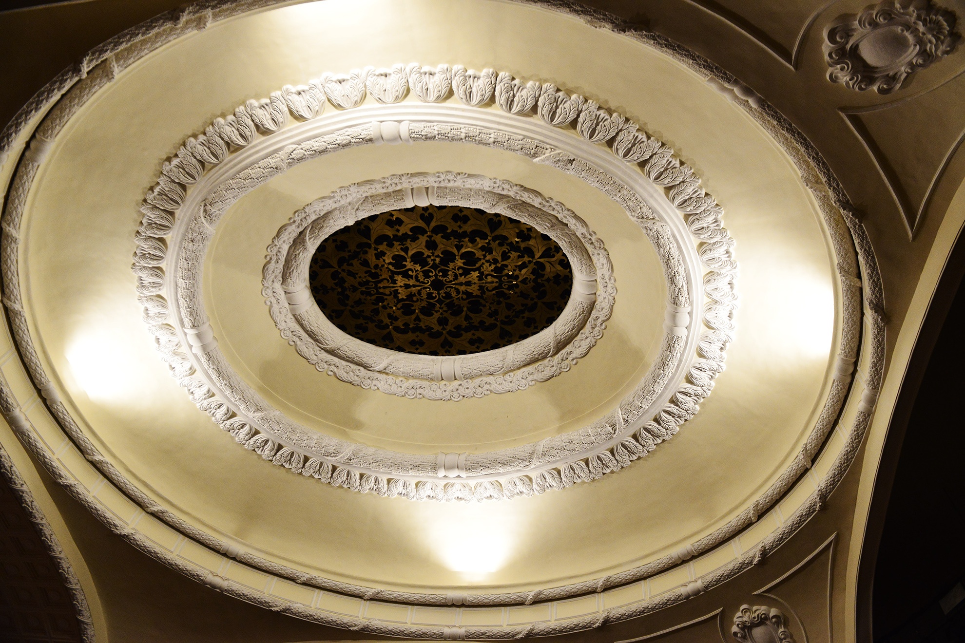 hien trang cac nha hat o TP.HCM hien nay anh 5