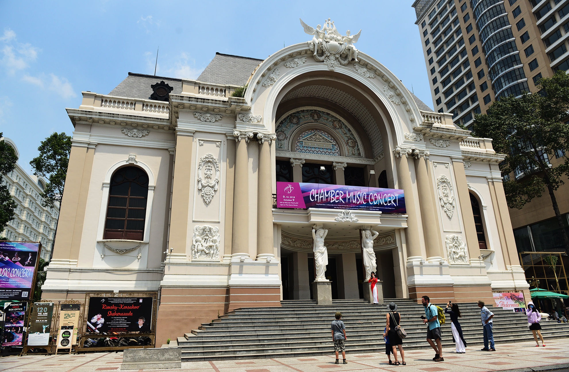 hien trang cac nha hat o TP.HCM hien nay anh 6