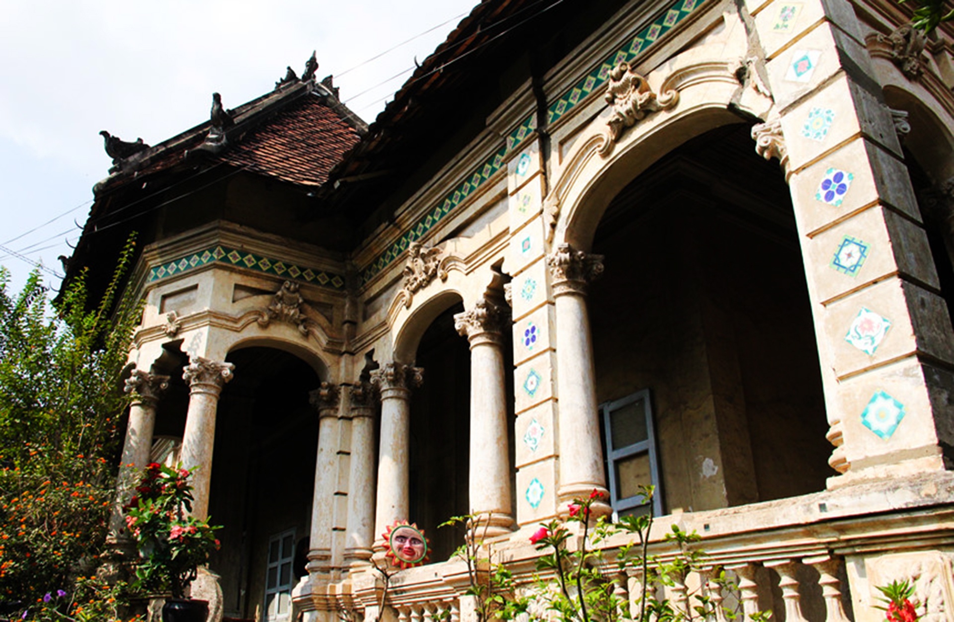 Cay dai bao trum biet thu gan 100 tuoi bo hoang anh 1