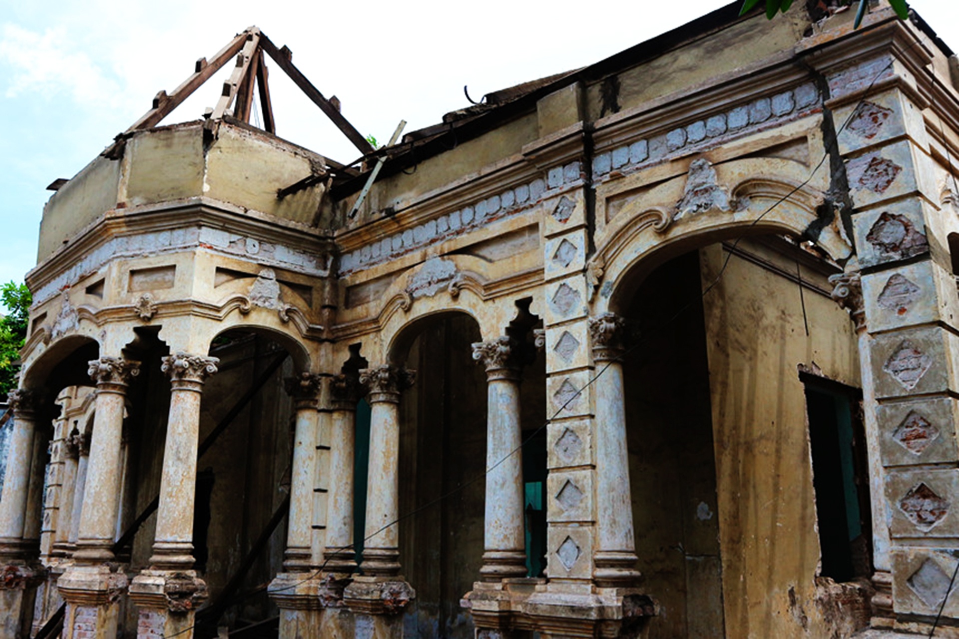 Cay dai bao trum biet thu gan 100 tuoi bo hoang anh 2