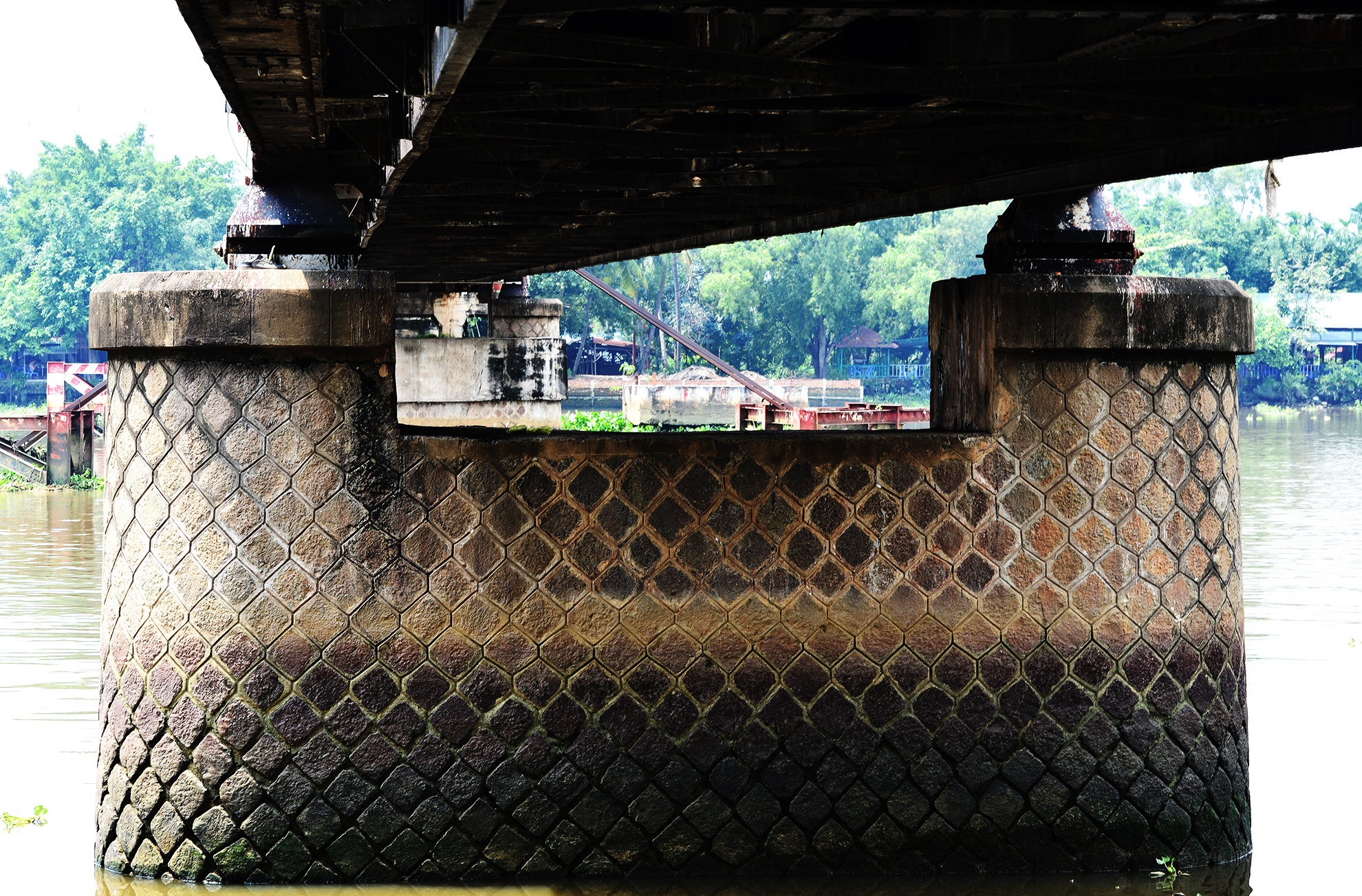 Cay cau Phap hon 100 tuoi sap bi thao do o Sai Gon anh 12