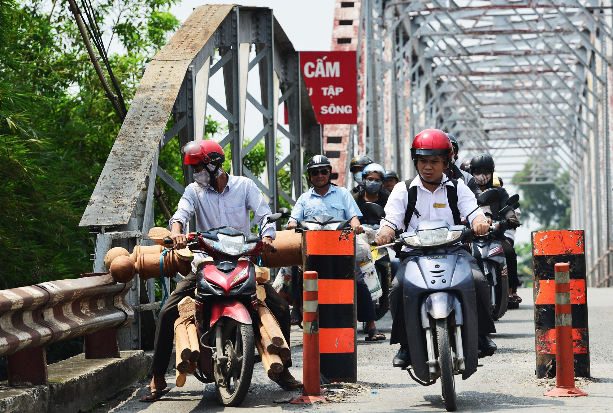 Cay cau Phap hon 100 tuoi sap bi thao do o Sai Gon anh 18