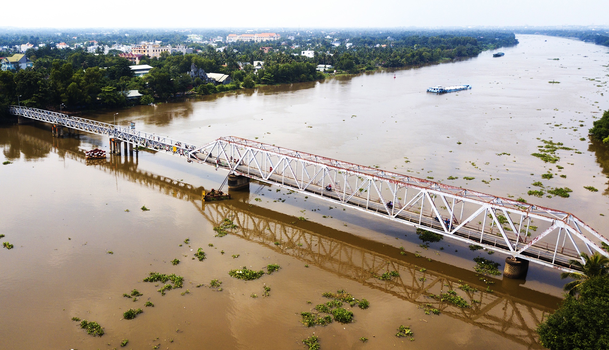 Cay cau Phap hon 100 tuoi sap bi thao do o Sai Gon anh 1