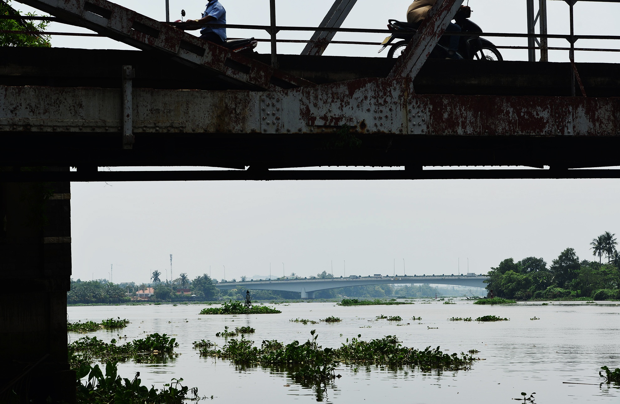 Cay cau Phap hon 100 tuoi sap bi thao do o Sai Gon anh 20