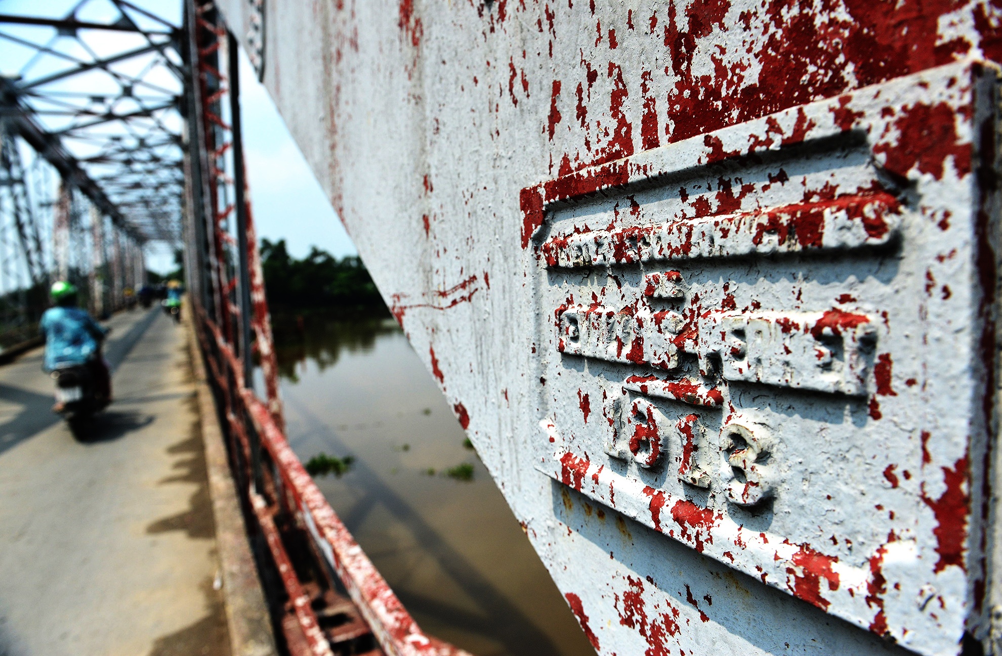 Cay cau Phap hon 100 tuoi sap bi thao do o Sai Gon anh 5