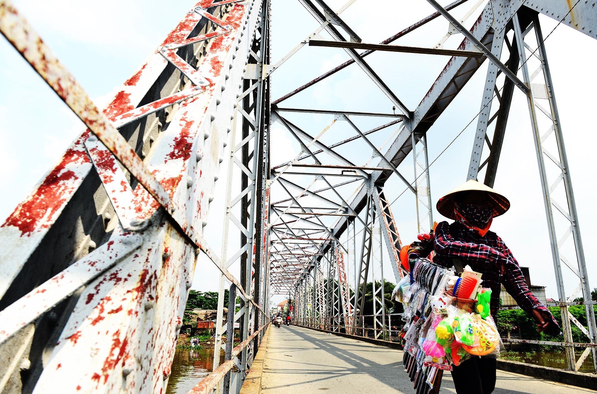 Cay cau Phap hon 100 tuoi sap bi thao do o Sai Gon anh 8