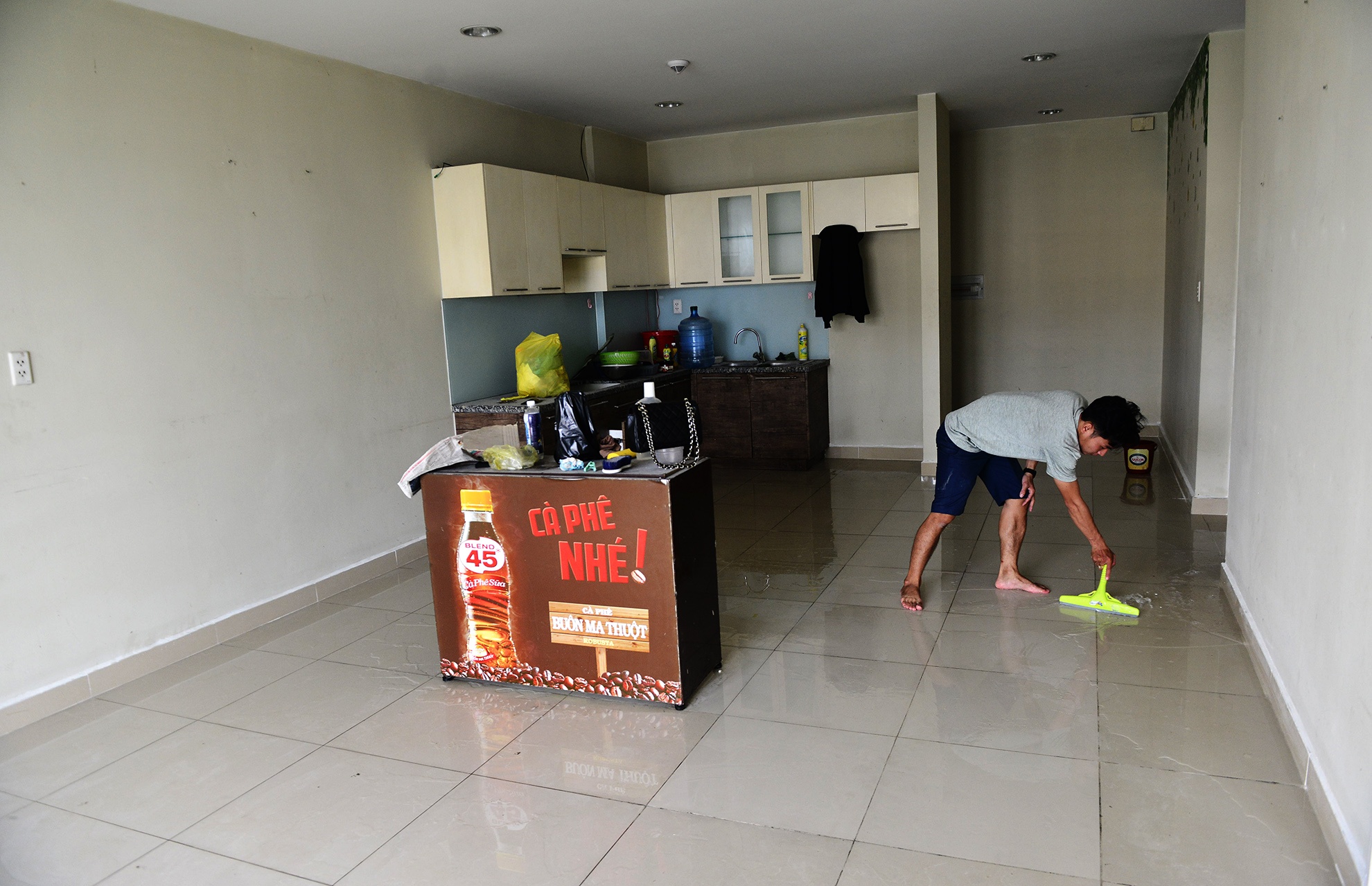 Cu dan Carina tro ve nha sau vu chay tham khoc anh 11