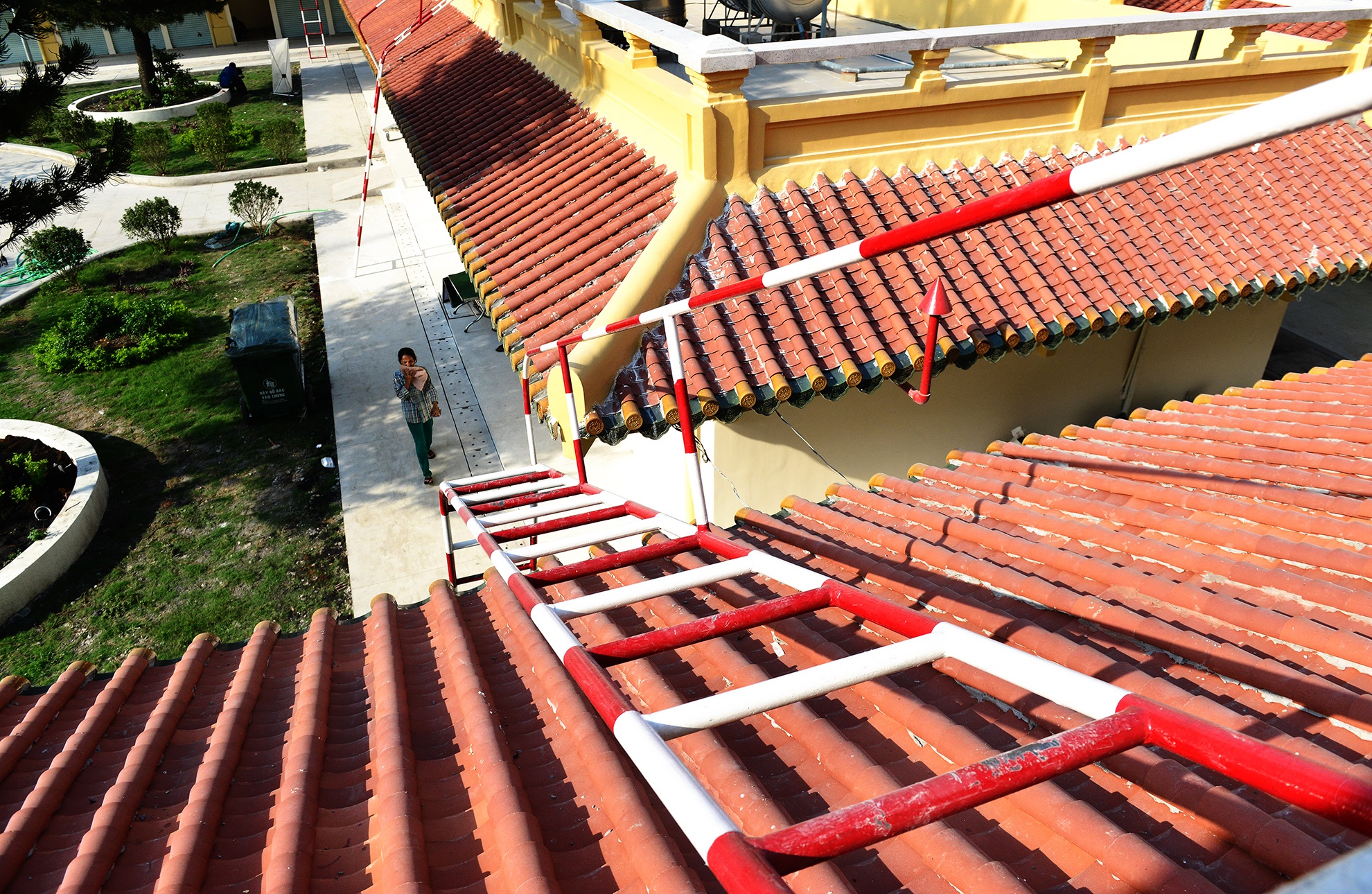 tieu thuong nhan sap cho moi sua chua Binh Tay anh 9