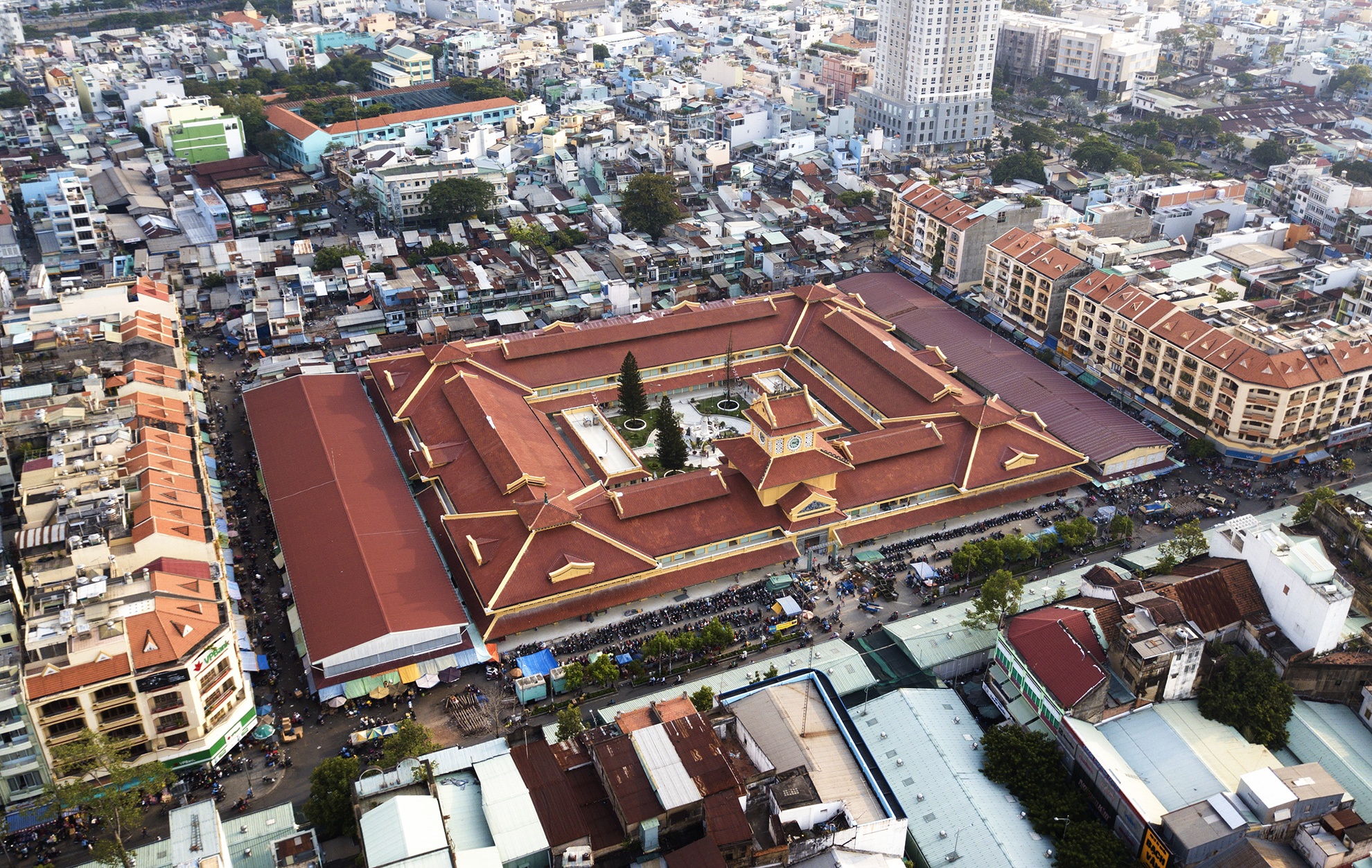 tieu thuong nhan sap cho moi sua chua Binh Tay anh 1